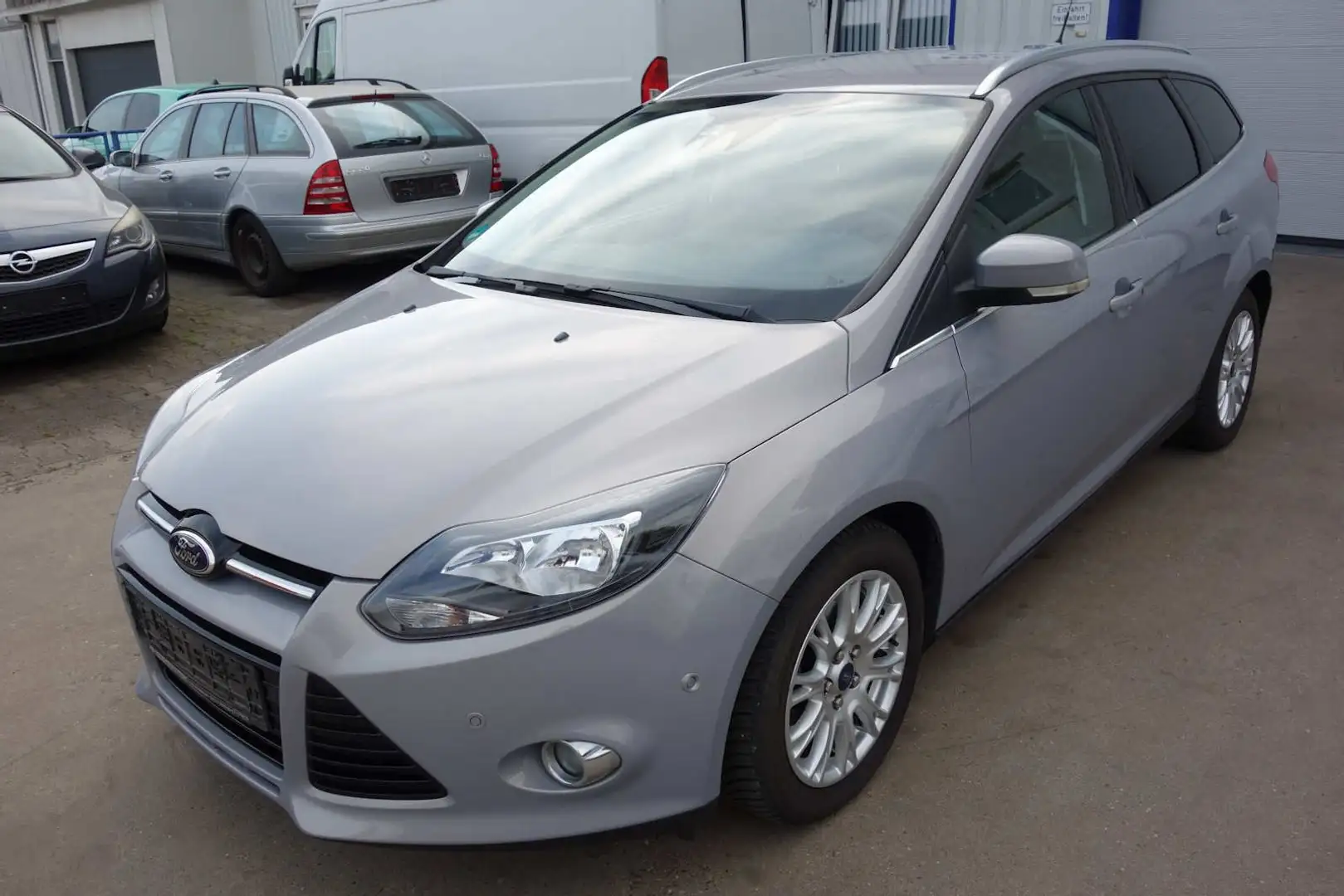 Ford Focus Turnier 1,6 Titanium mit Optischen Mängeln Silber - 2