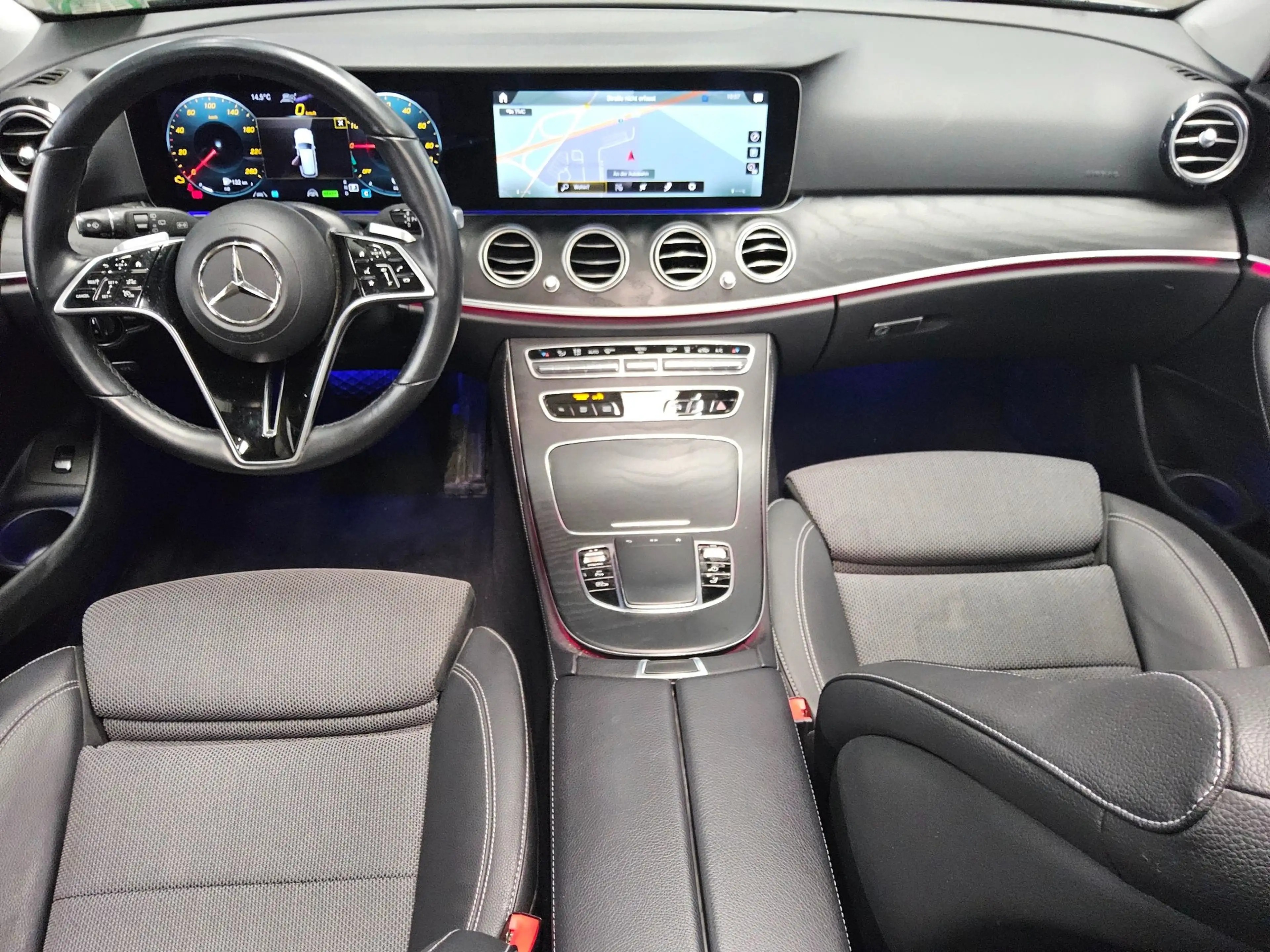 Mercedes-Benz E 300 E 300 T-LEDER NAVI SPORTSITZE KLIMAAUT RADIO TEMPO MFL PANO SHZ VC PDC AHK ACC Night Nav Wides. — photo 5