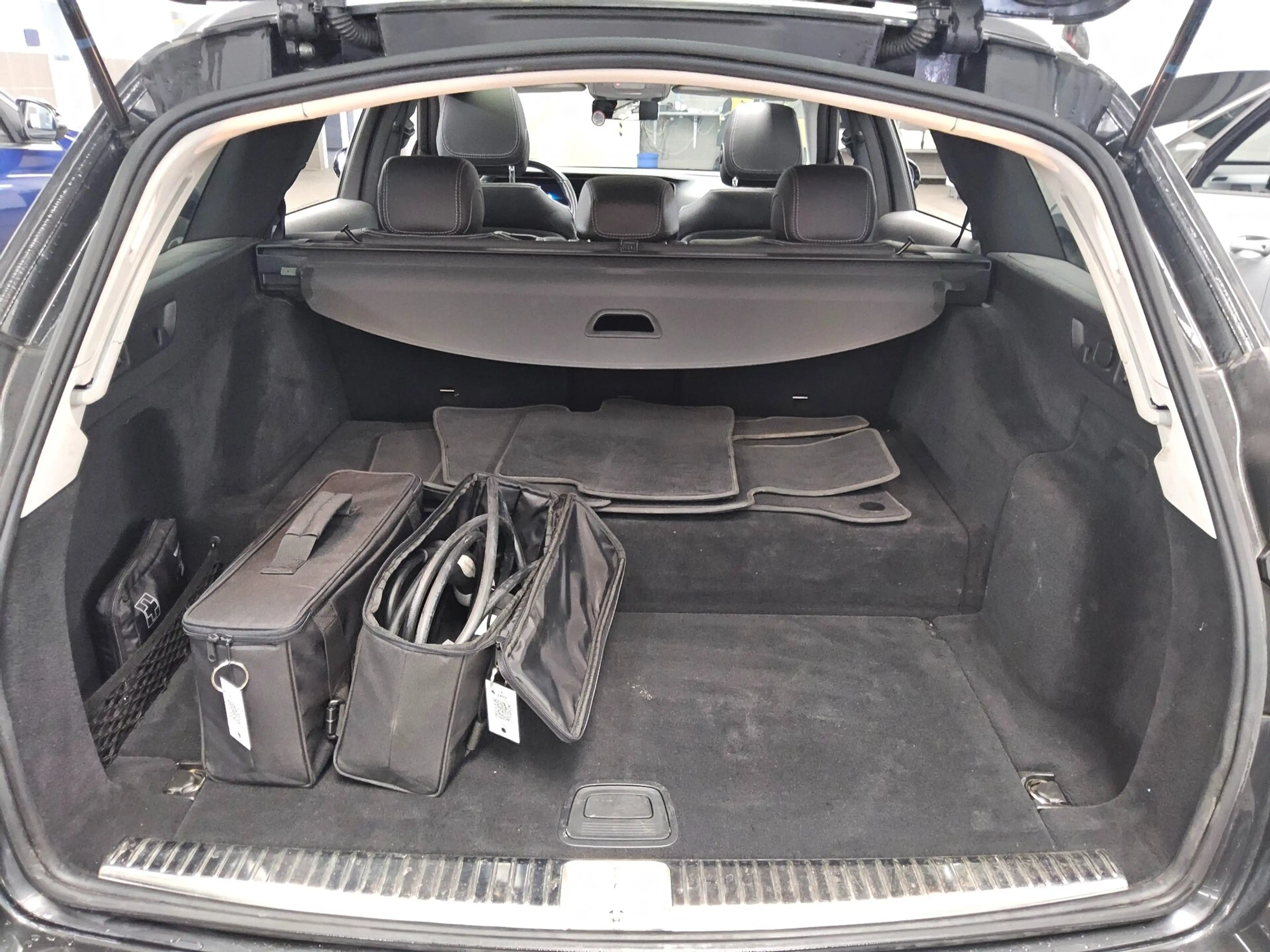 Mercedes-Benz E 300 E 300 T-LEDER NAVI SPORTSITZE KLIMAAUT RADIO TEMPO MFL PANO SHZ VC PDC AHK ACC Night Nav Wides. — photo 13