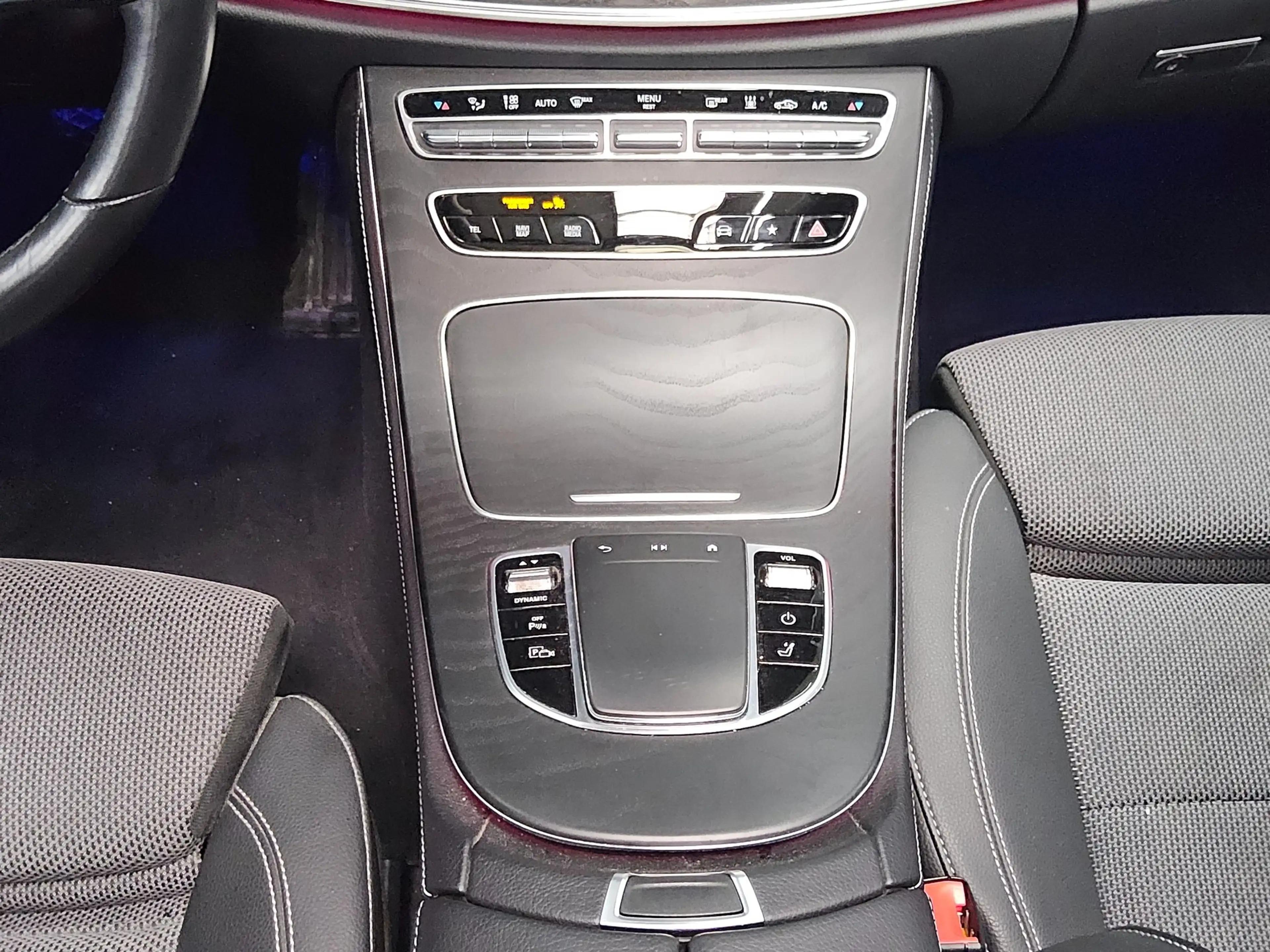 Mercedes-Benz E 300 E 300 T-LEDER NAVI SPORTSITZE KLIMAAUT RADIO TEMPO MFL PANO SHZ VC PDC AHK ACC Night Nav Wides. — photo 6