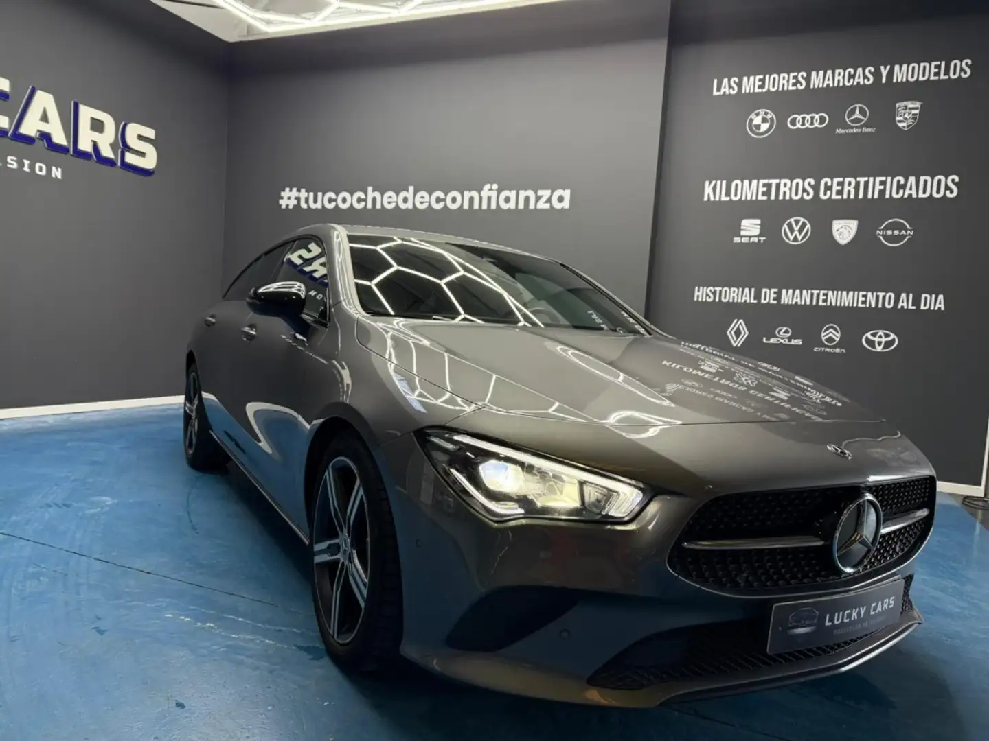 Mercedes-Benz CLA 200 Shooting Brake 200d 8G-DCT Šedá - 2