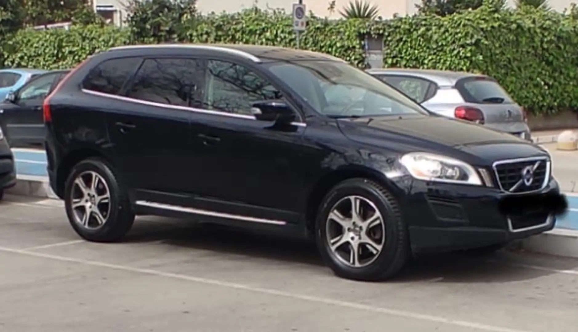 Volvo XC60 2.4 d4 (d3) Momentum awd 163cv geartronic - 1