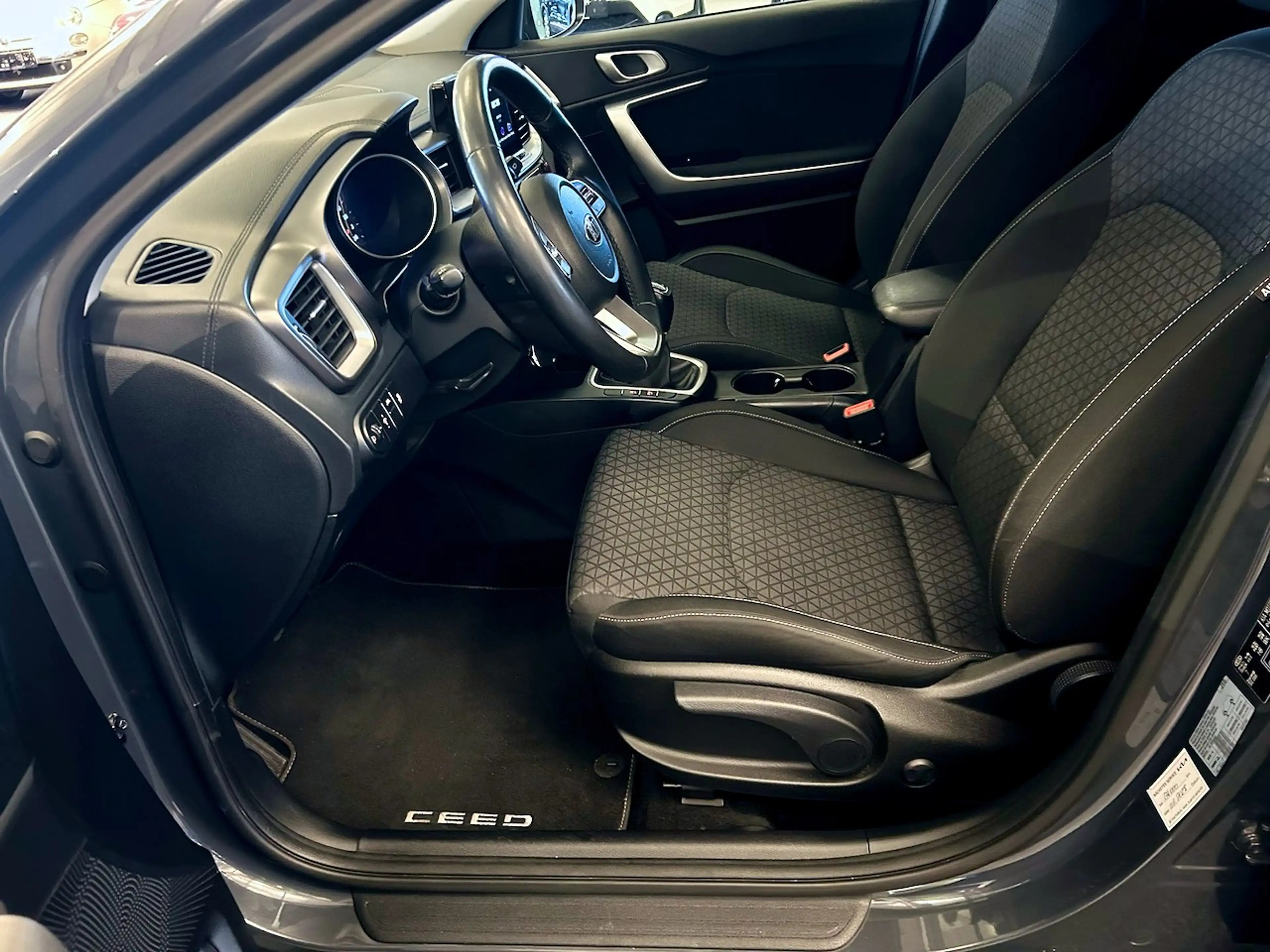 Kia Ceed SW / cee'd SW 1,6 CRDi Silber *1. Besitz/Pickerl neu* — photo 12