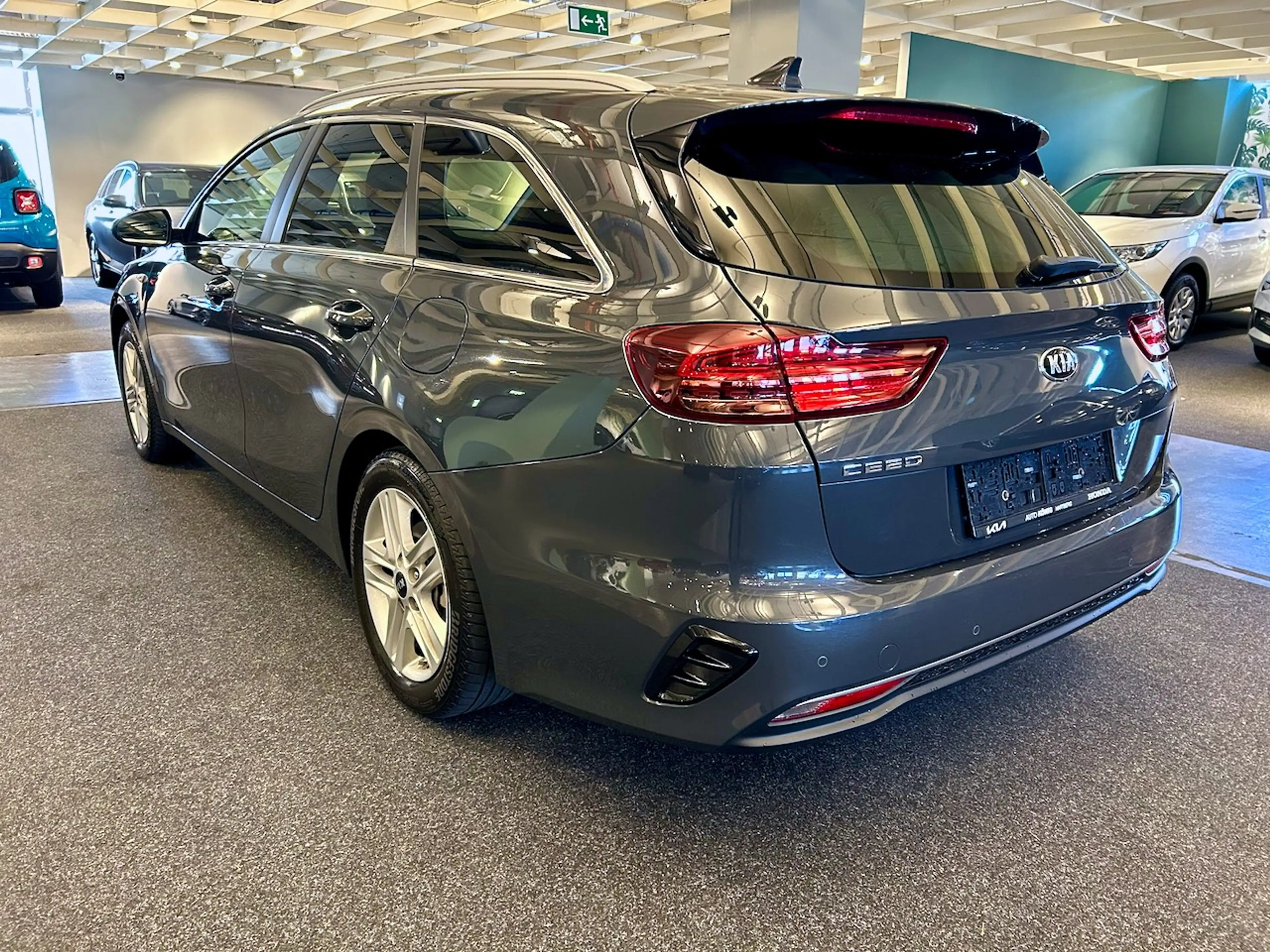 Kia Ceed SW / cee'd SW 1,6 CRDi Silber *1. Besitz/Pickerl neu* — photo 7