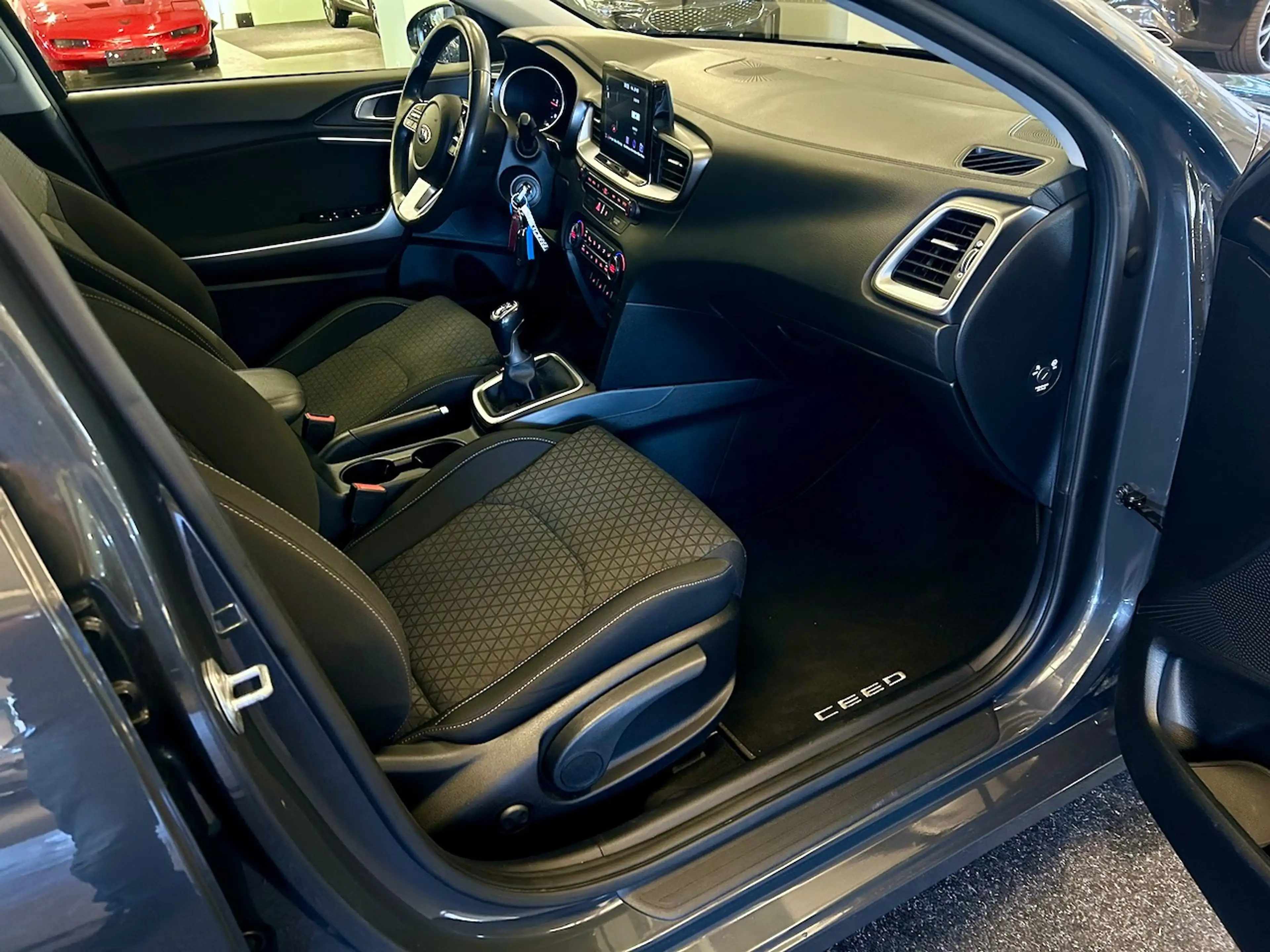 Kia Ceed SW / cee'd SW 1,6 CRDi Silber *1. Besitz/Pickerl neu* — photo 13