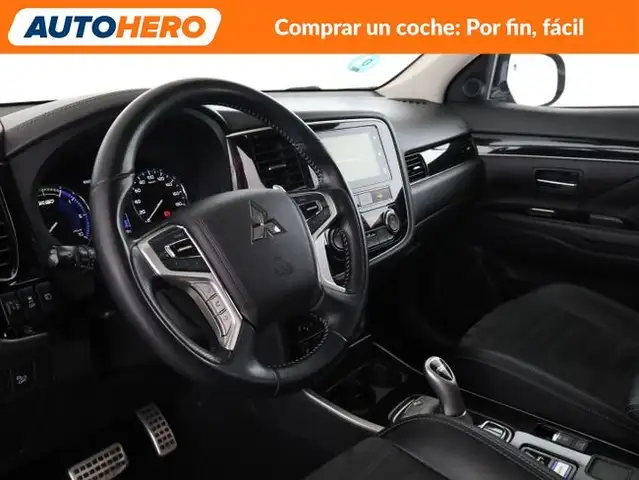 Mitsubishi Outlander view 12