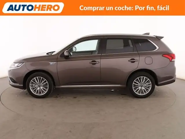 Mitsubishi Outlander view 3