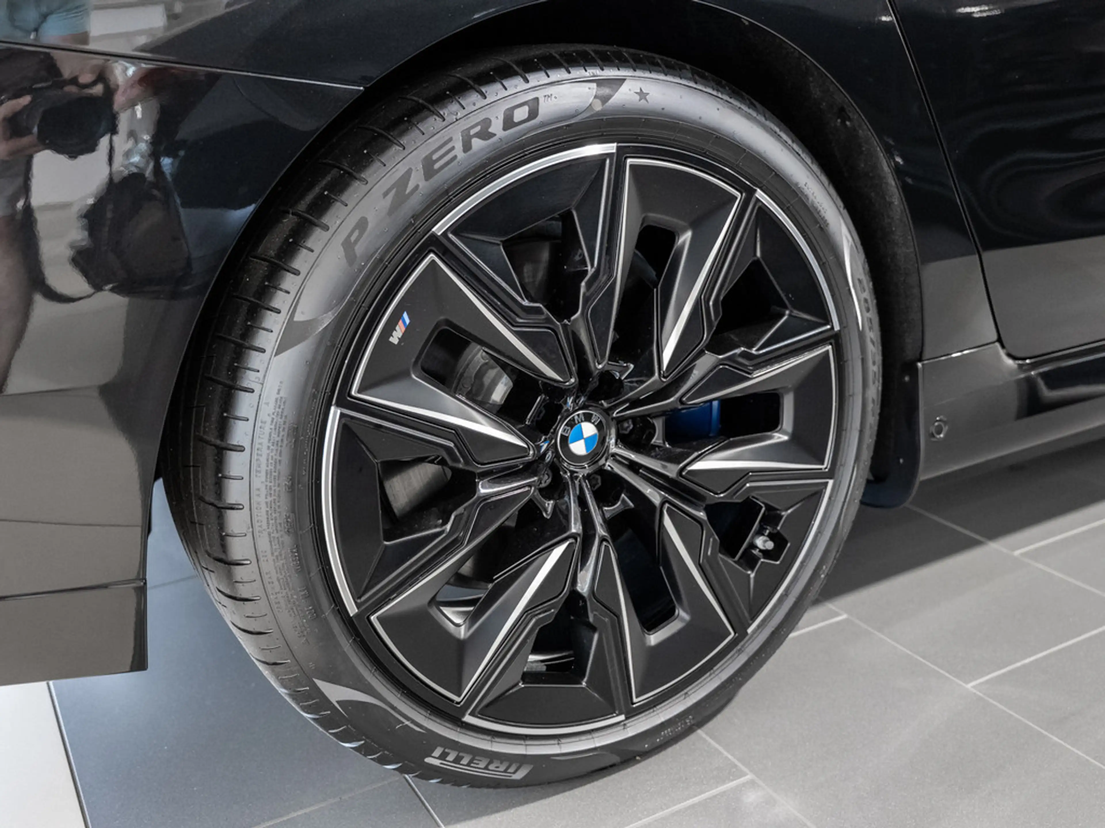 BMW i7 60 xDrive M-Sport Pro PANO AHK 360° ACC — photo 11