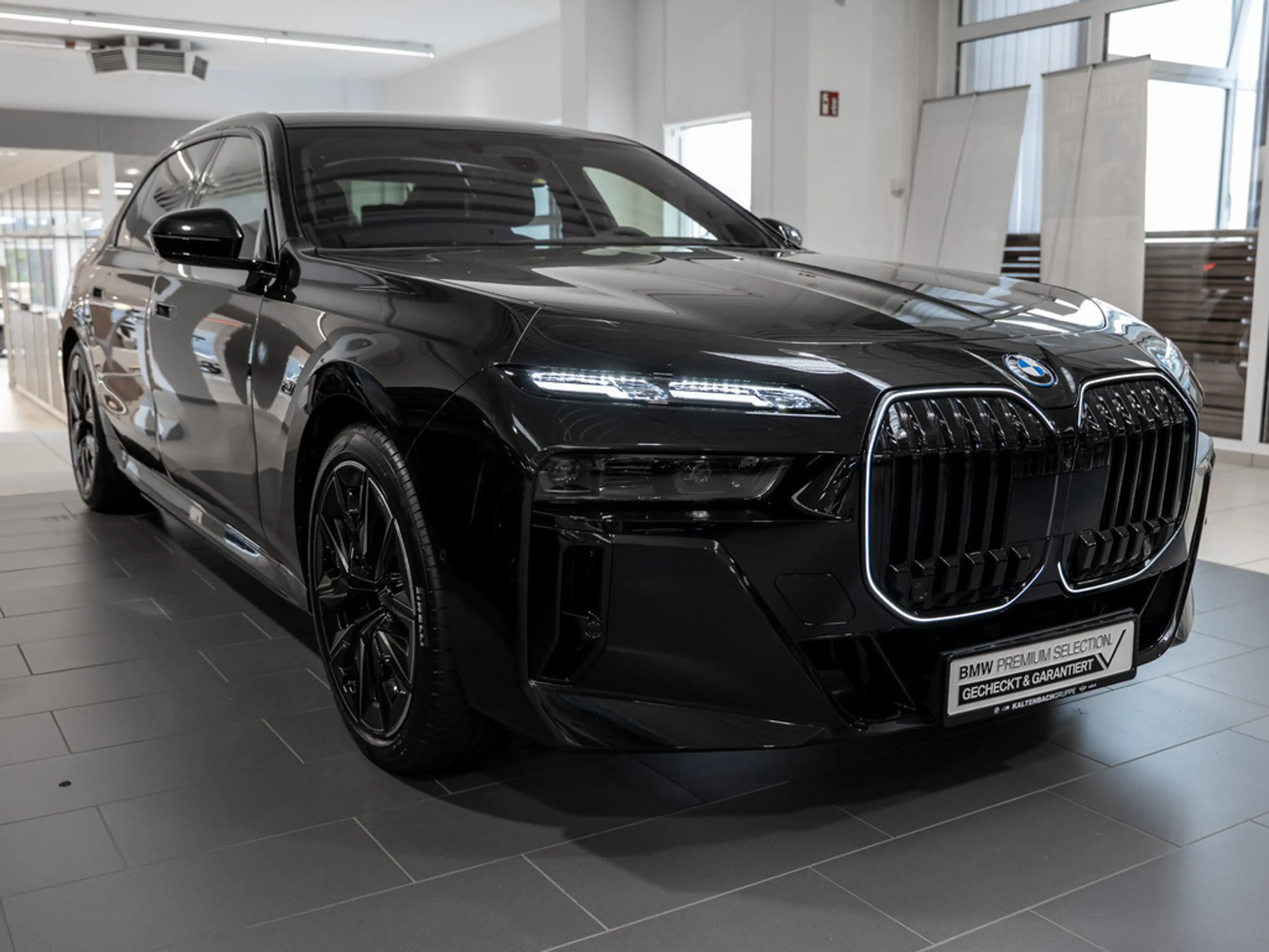 BMW i7 60 xDrive M-Sport Pro PANO AHK 360° ACC — photo 4