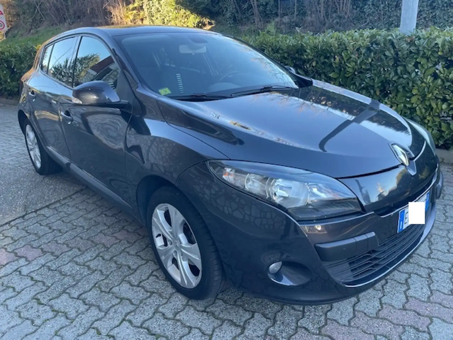 Renault Megane 5P 1.6 110CV LIMITED Grau - 2