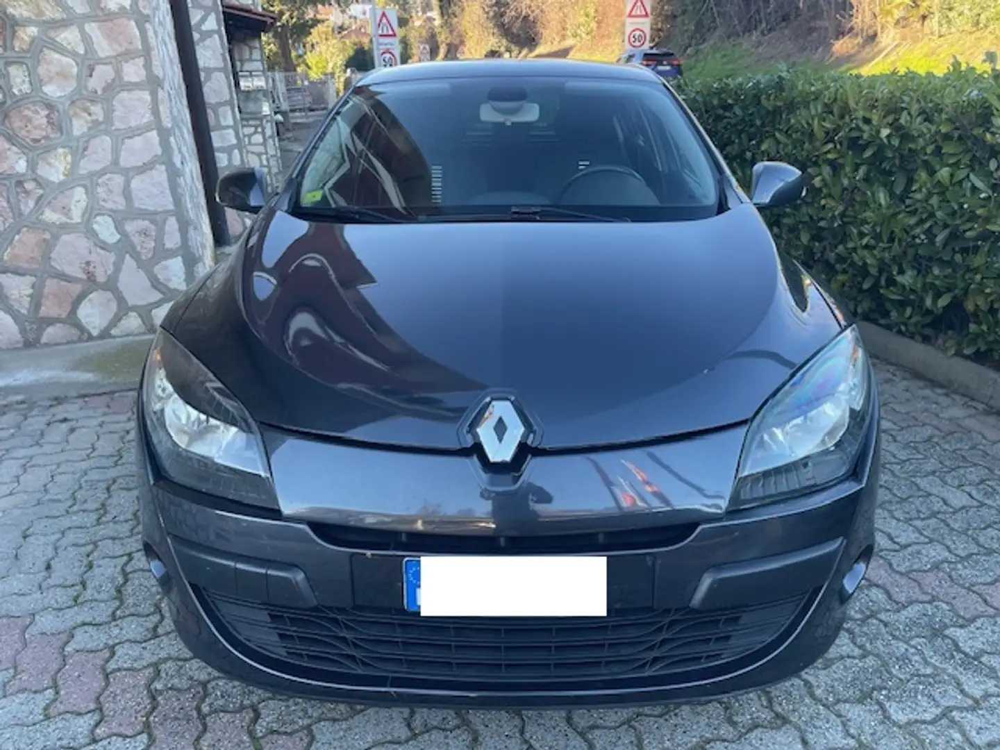 Renault Megane 5P 1.6 110CV LIMITED Grau - 1