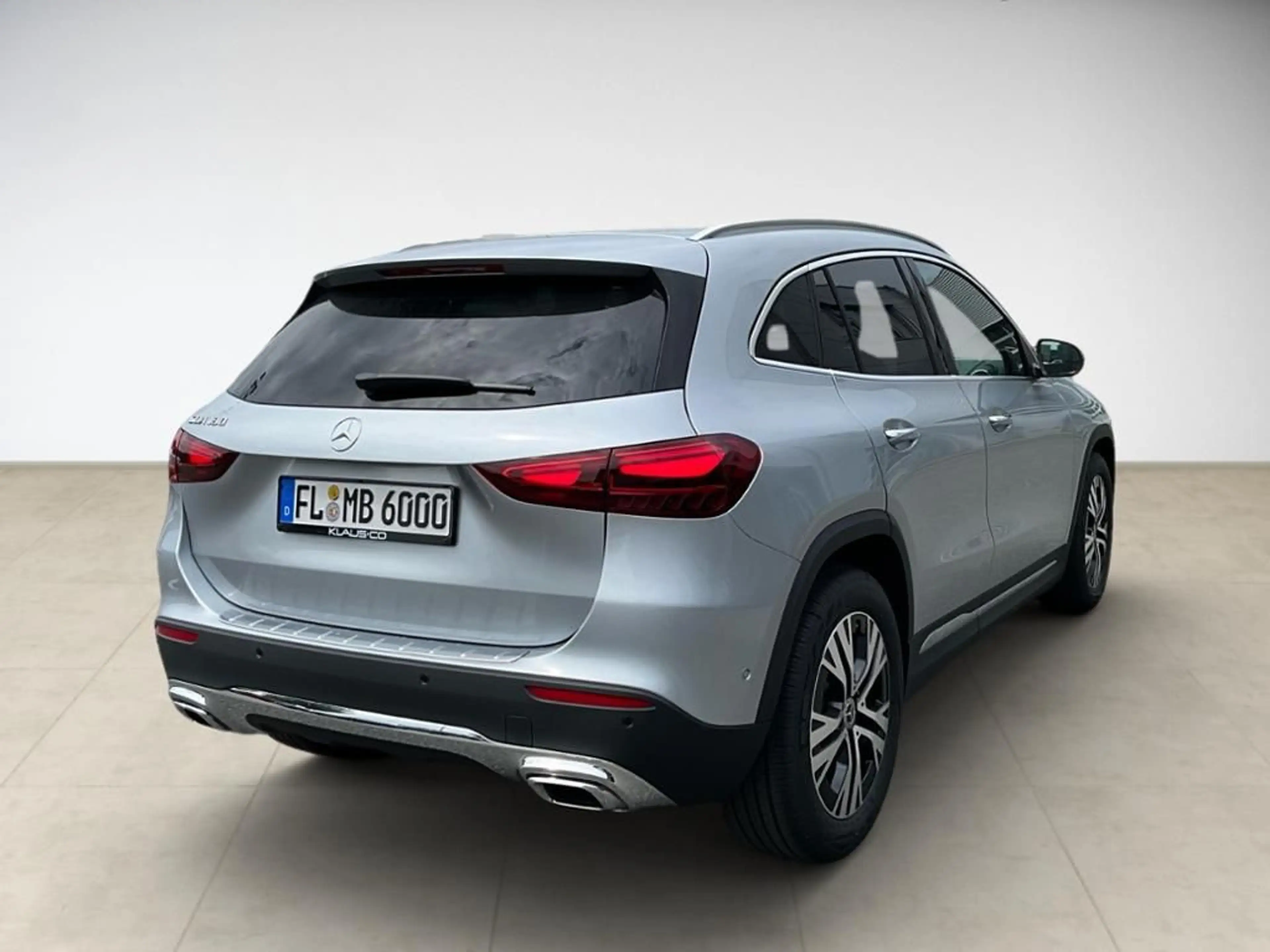 Mercedes-Benz GLA 180 ACC AHK AUT DynLicht Fernlichtass. Kam. — photo 4