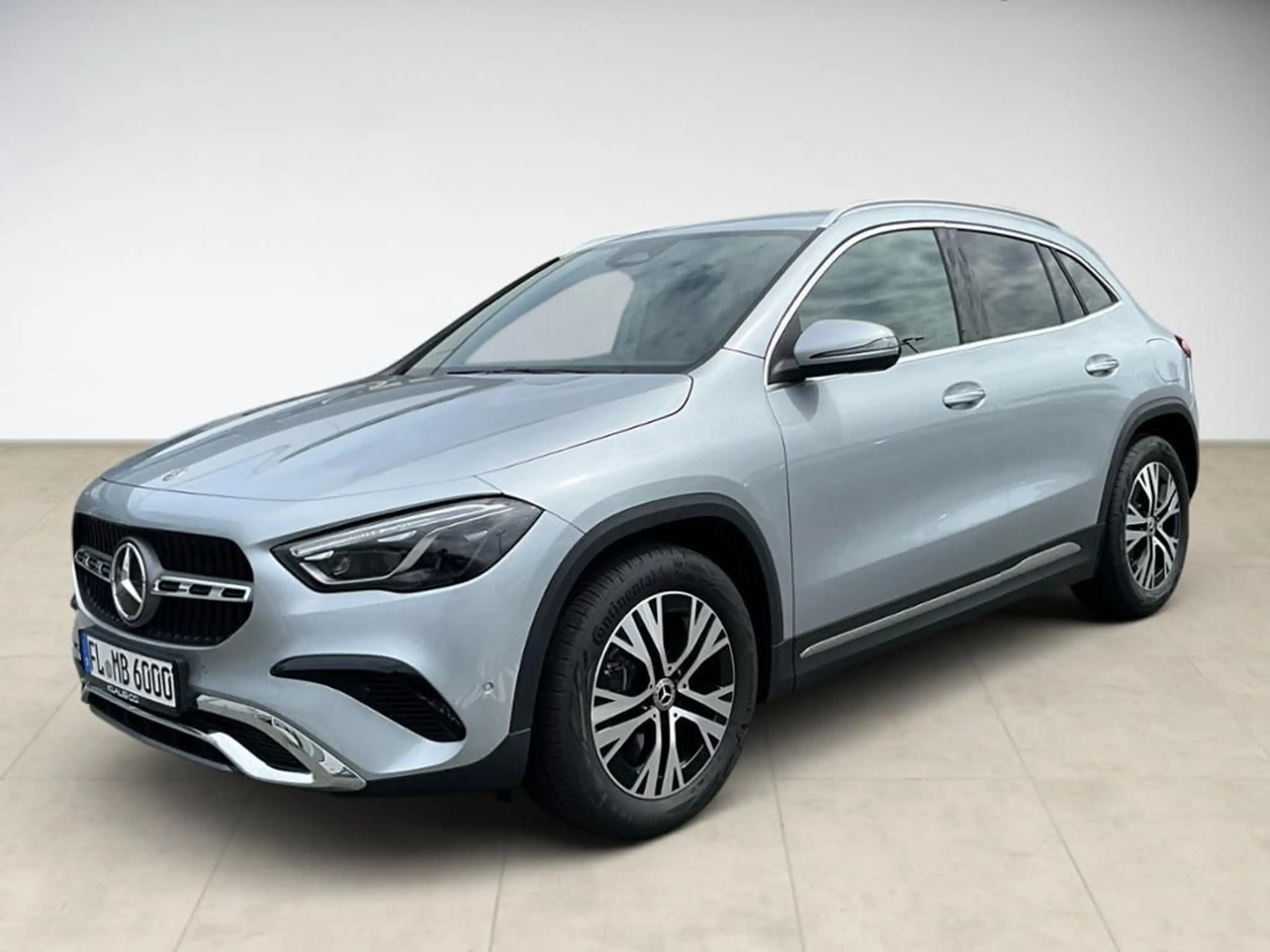 Mercedes-Benz GLA 180 ACC AHK AUT DynLicht Fernlichtass. Kam.