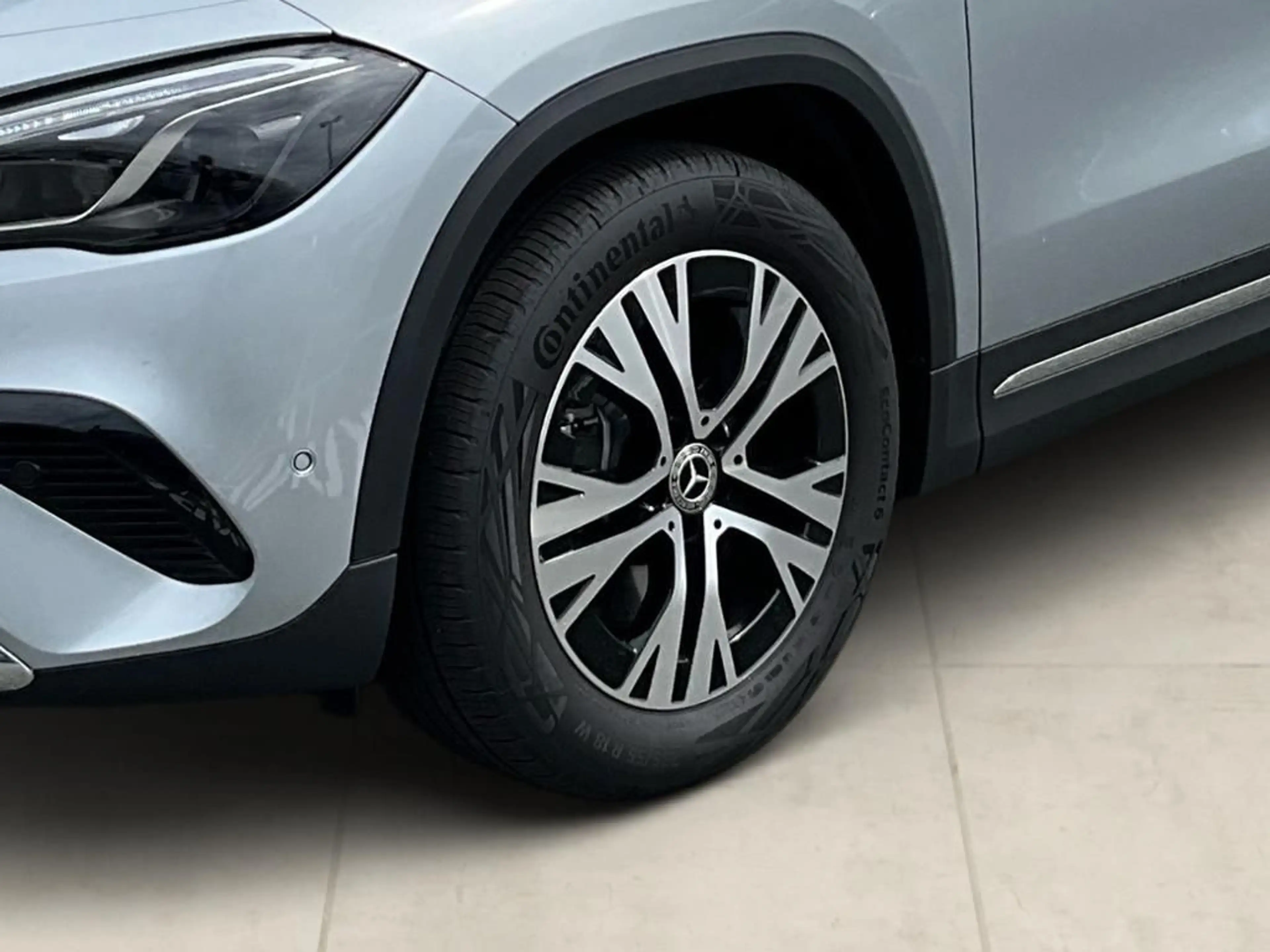 Mercedes-Benz GLA 180 ACC AHK AUT DynLicht Fernlichtass. Kam. — photo 7