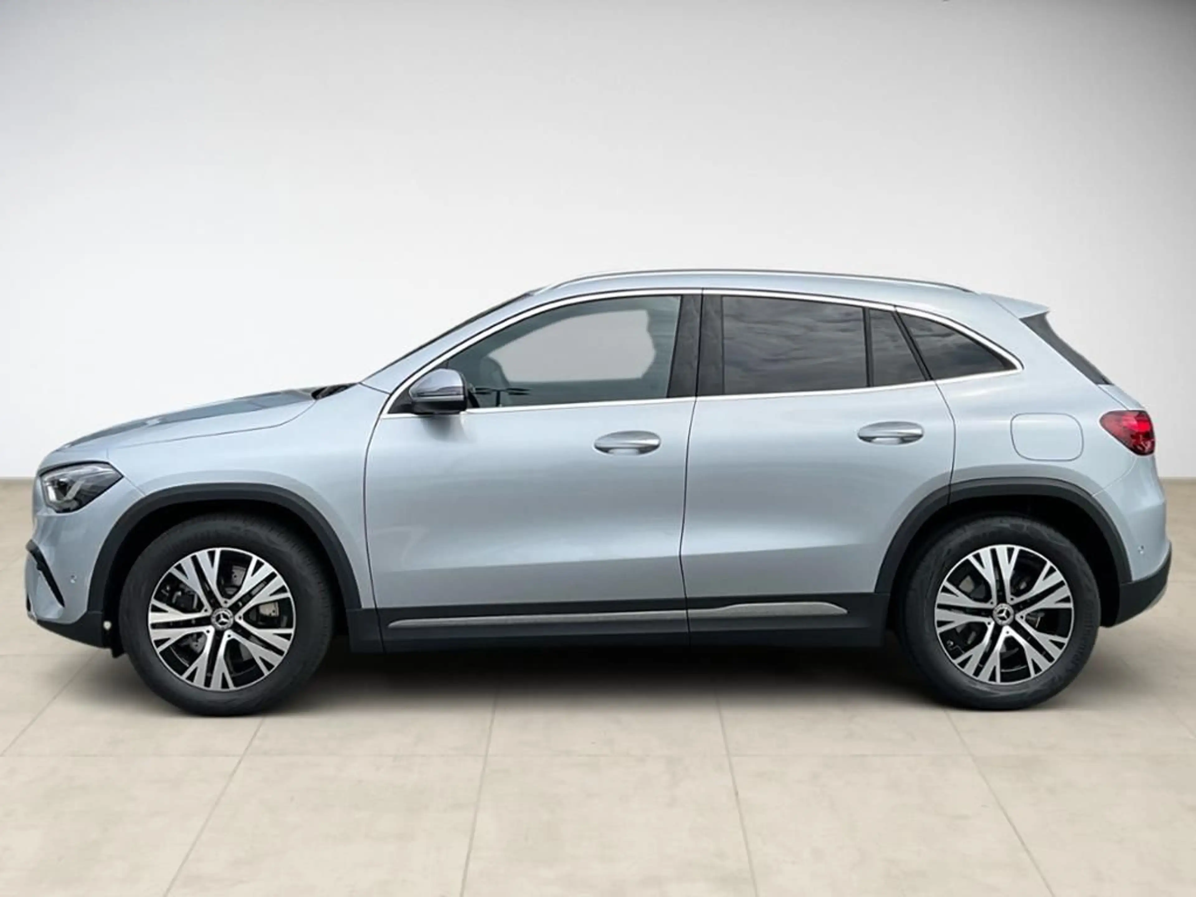 Mercedes-Benz GLA 180 ACC AHK AUT DynLicht Fernlichtass. Kam. — photo 3