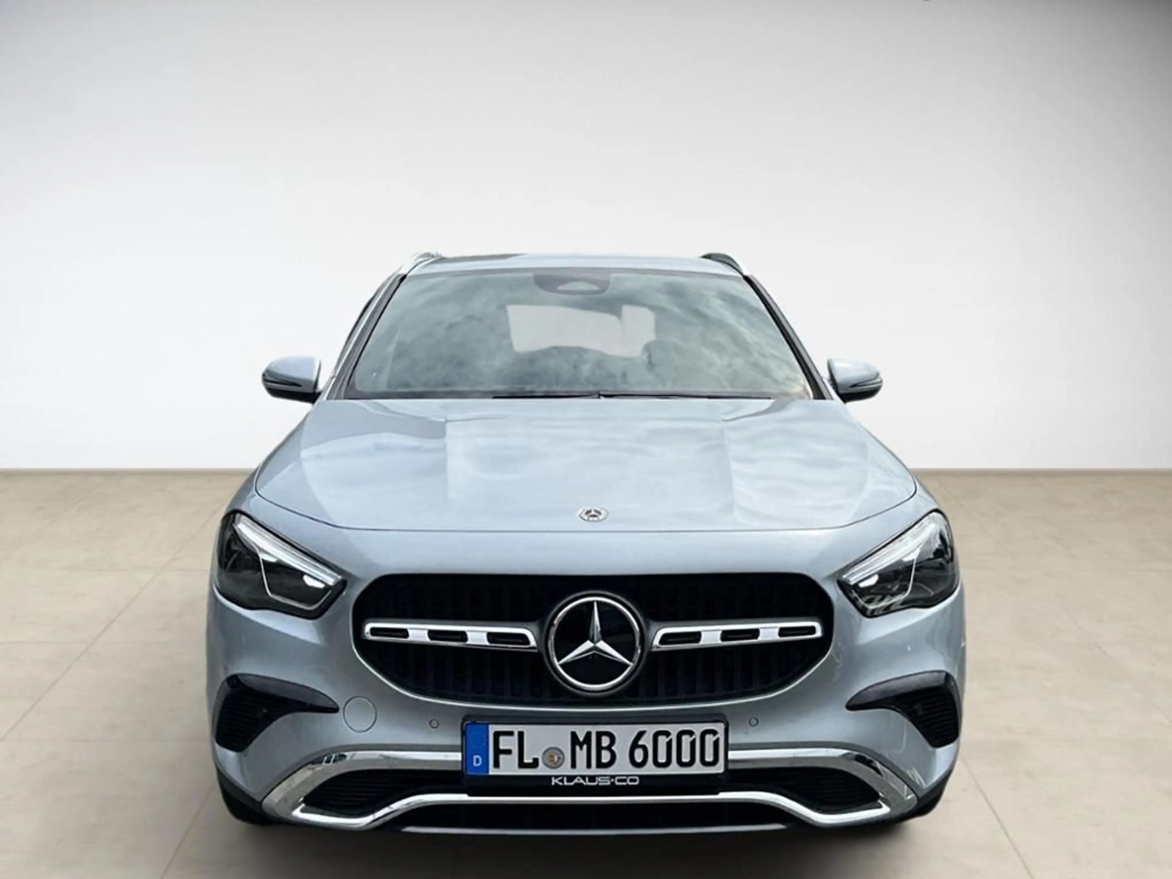 Mercedes-Benz GLA 180 ACC AHK AUT DynLicht Fernlichtass. Kam. — photo 2