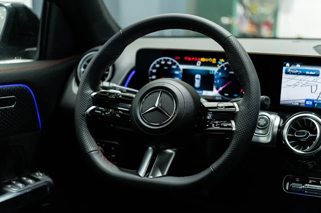 Mercedes-Benz GLB снимка Mercedes-Benz GLB