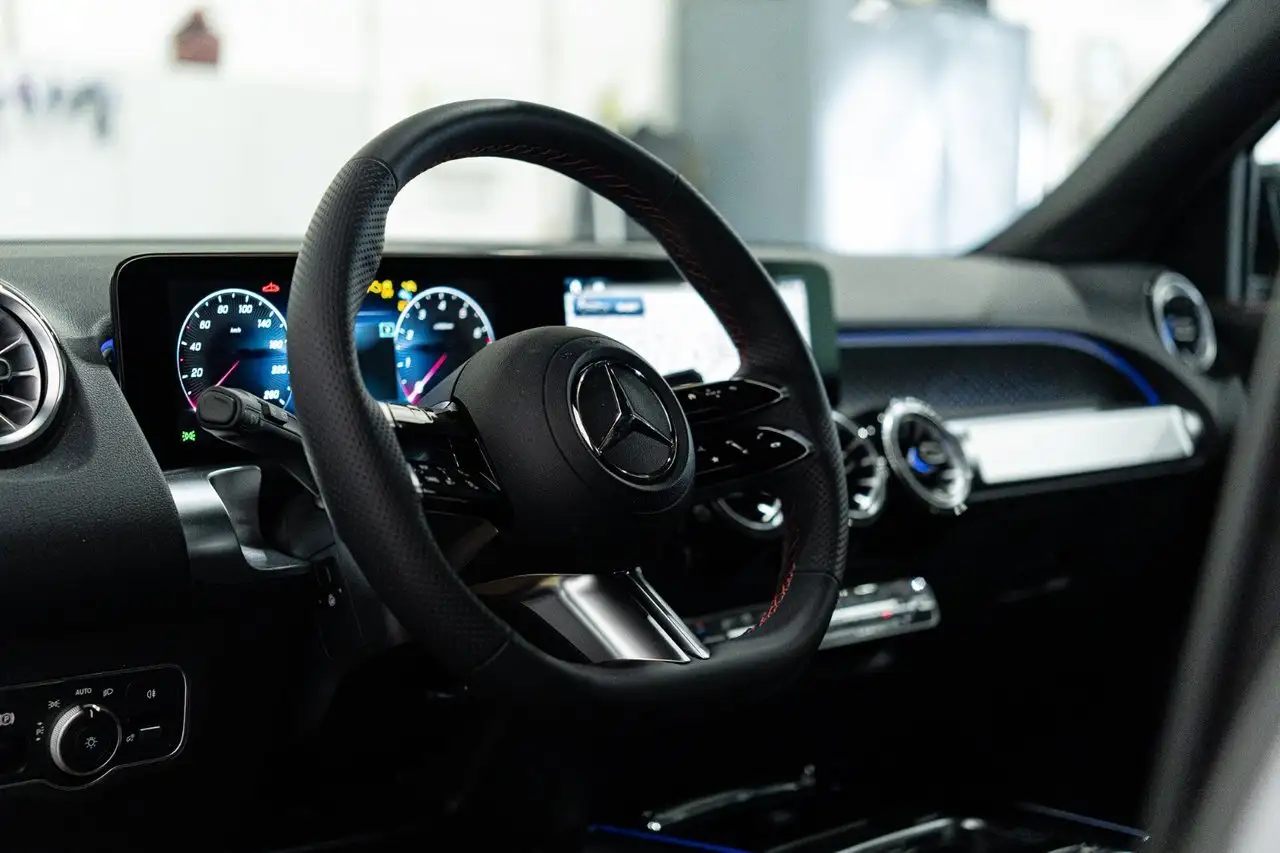 Mercedes-Benz GLB снимка Mercedes-Benz GLB