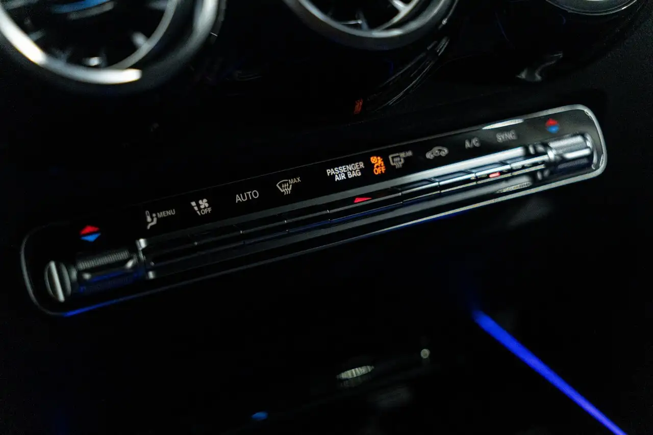 Mercedes-Benz GLB снимка Mercedes-Benz GLB
