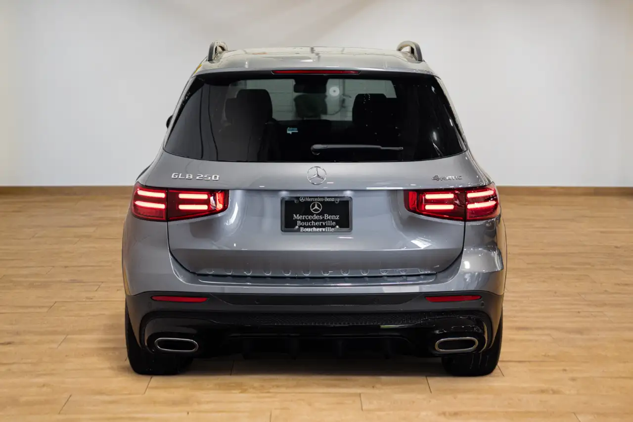 Mercedes-Benz GLB снимка Mercedes-Benz GLB