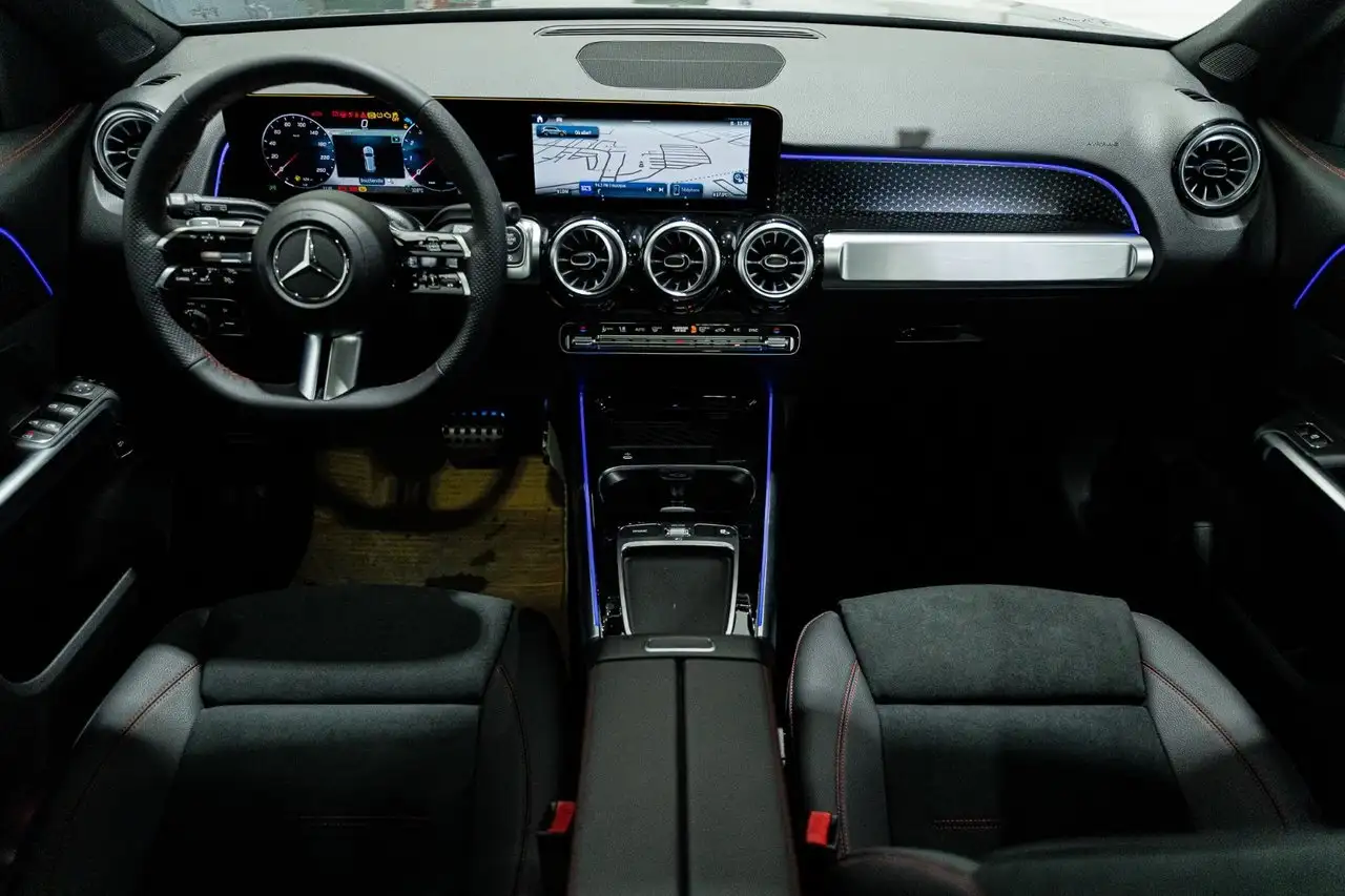 Mercedes-Benz GLB снимка Mercedes-Benz GLB