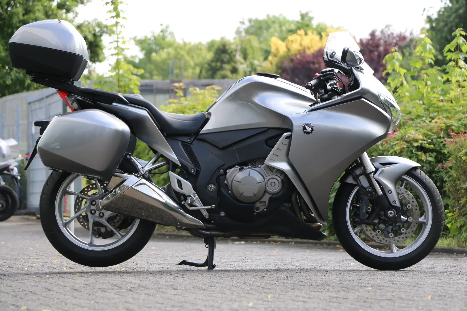 Honda VFR 1200 F Argent - 1