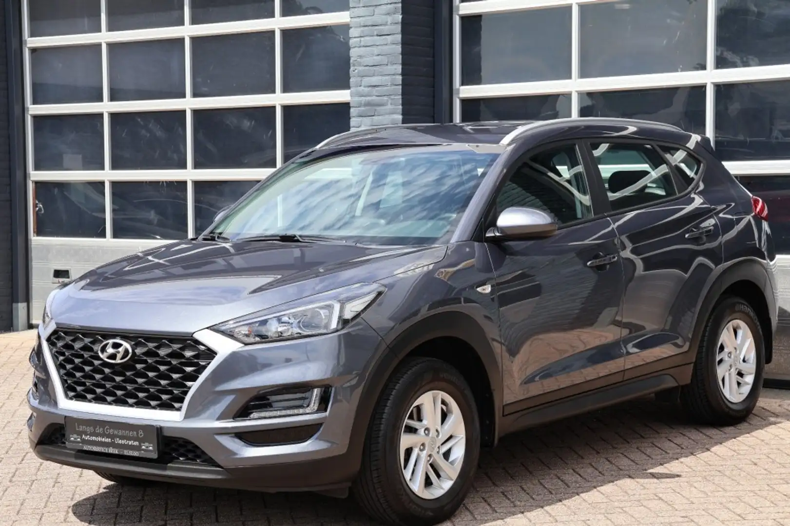 Hyundai TUCSON 1.6 GDI comfort, navigatie, cruise control, camera Grijs - 1