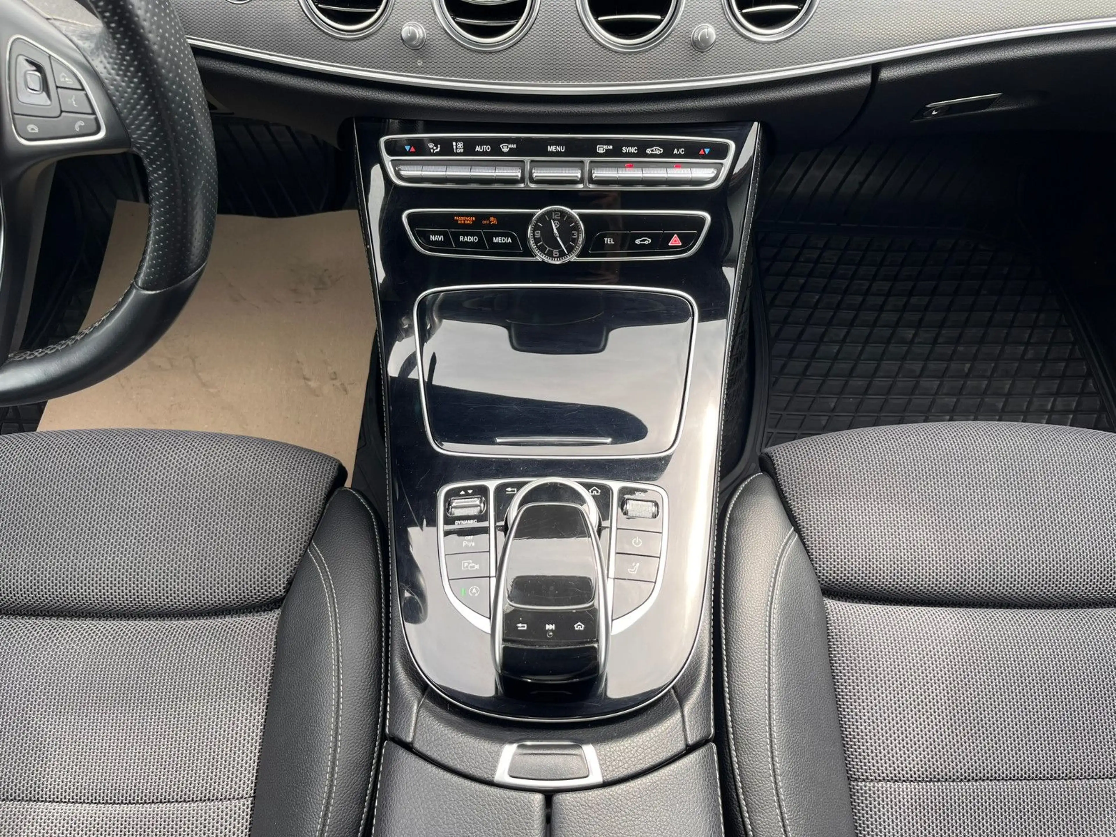 Mercedes-Benz E 220 E T-Modell E 220 d — photo 18
