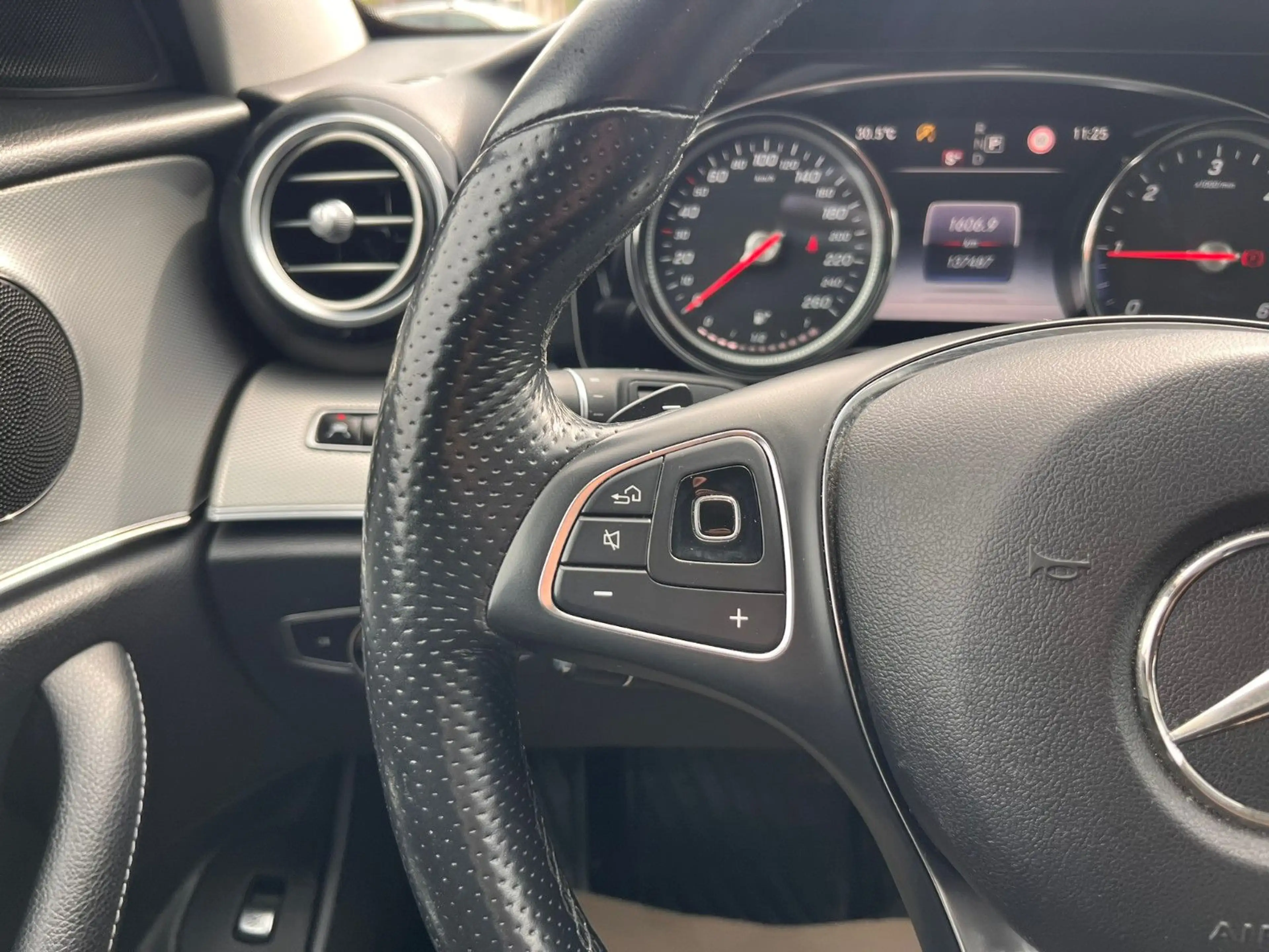 Mercedes-Benz E 220 E T-Modell E 220 d — photo 16