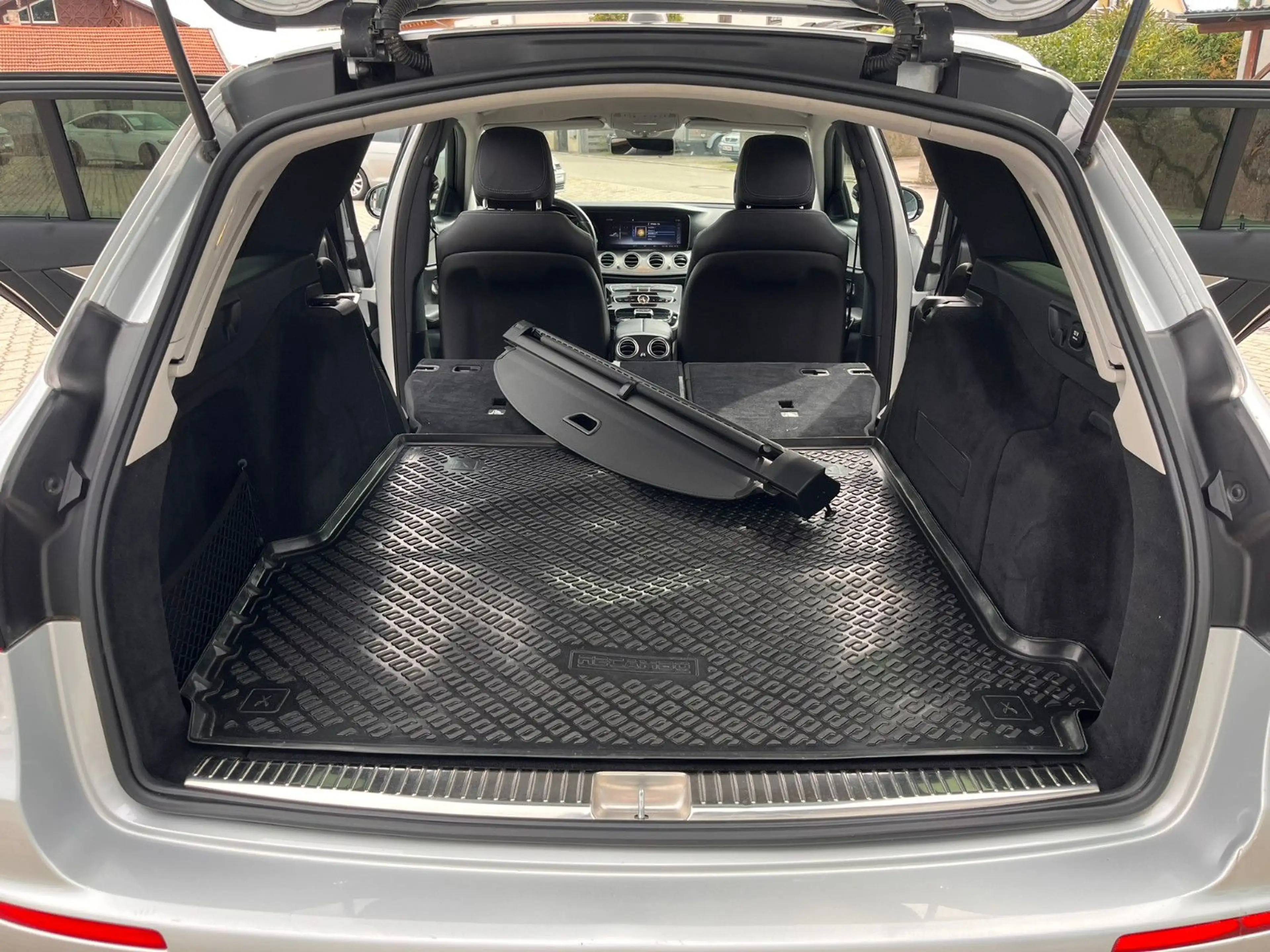 Mercedes-Benz E 220 E T-Modell E 220 d — photo 24