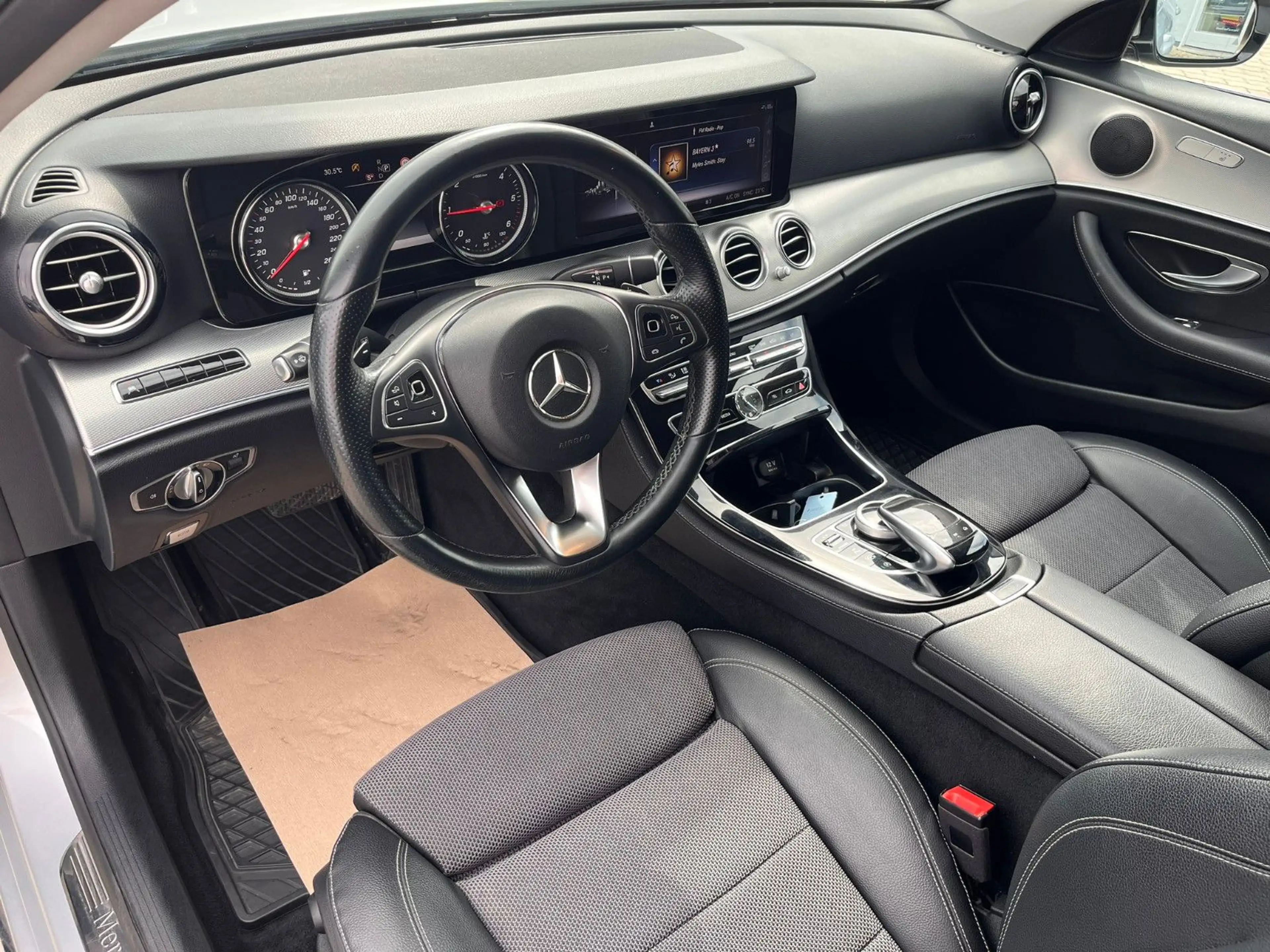 Mercedes-Benz E 220 E T-Modell E 220 d — photo 12