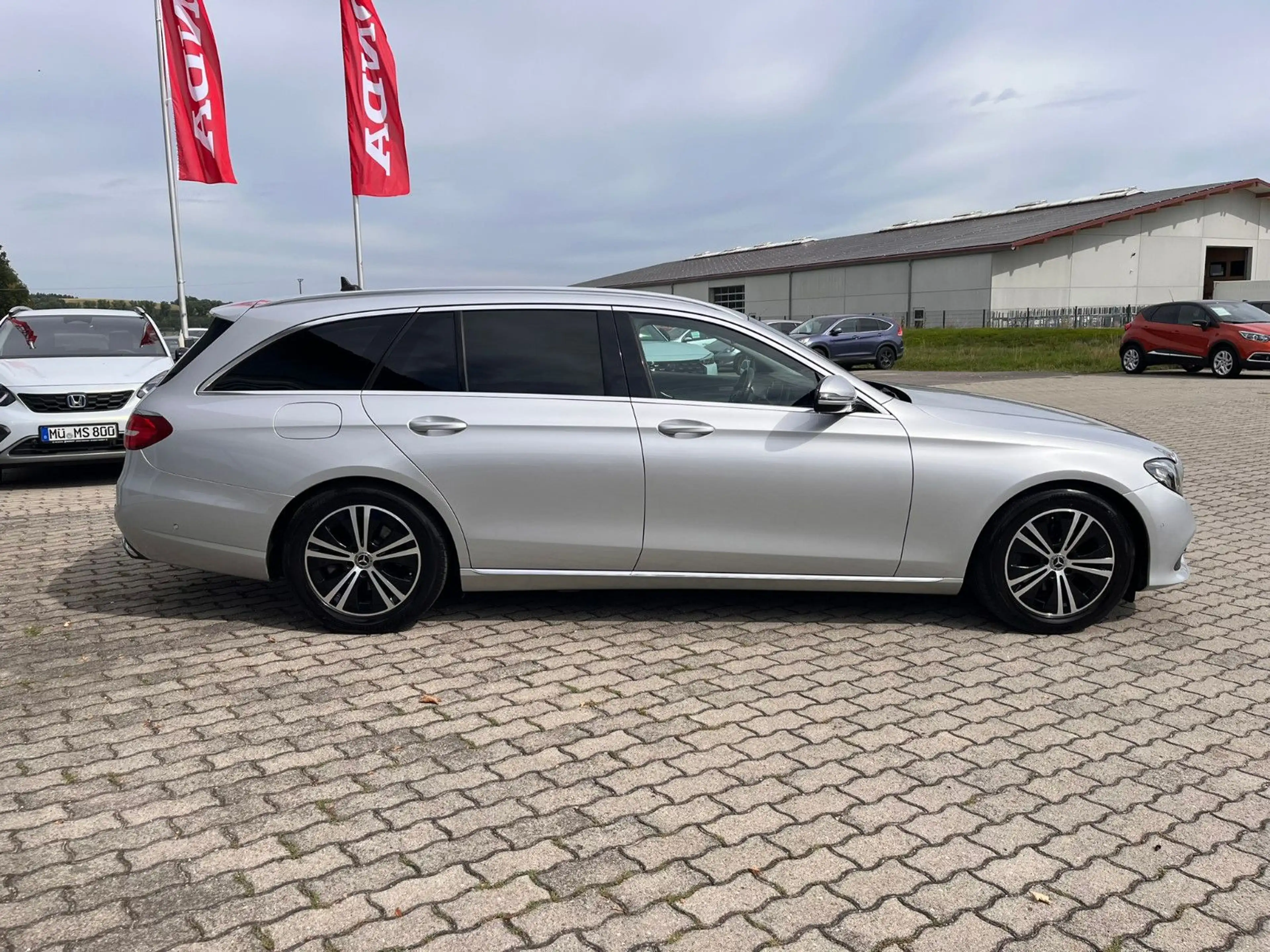Mercedes-Benz E 220 E T-Modell E 220 d — photo 4