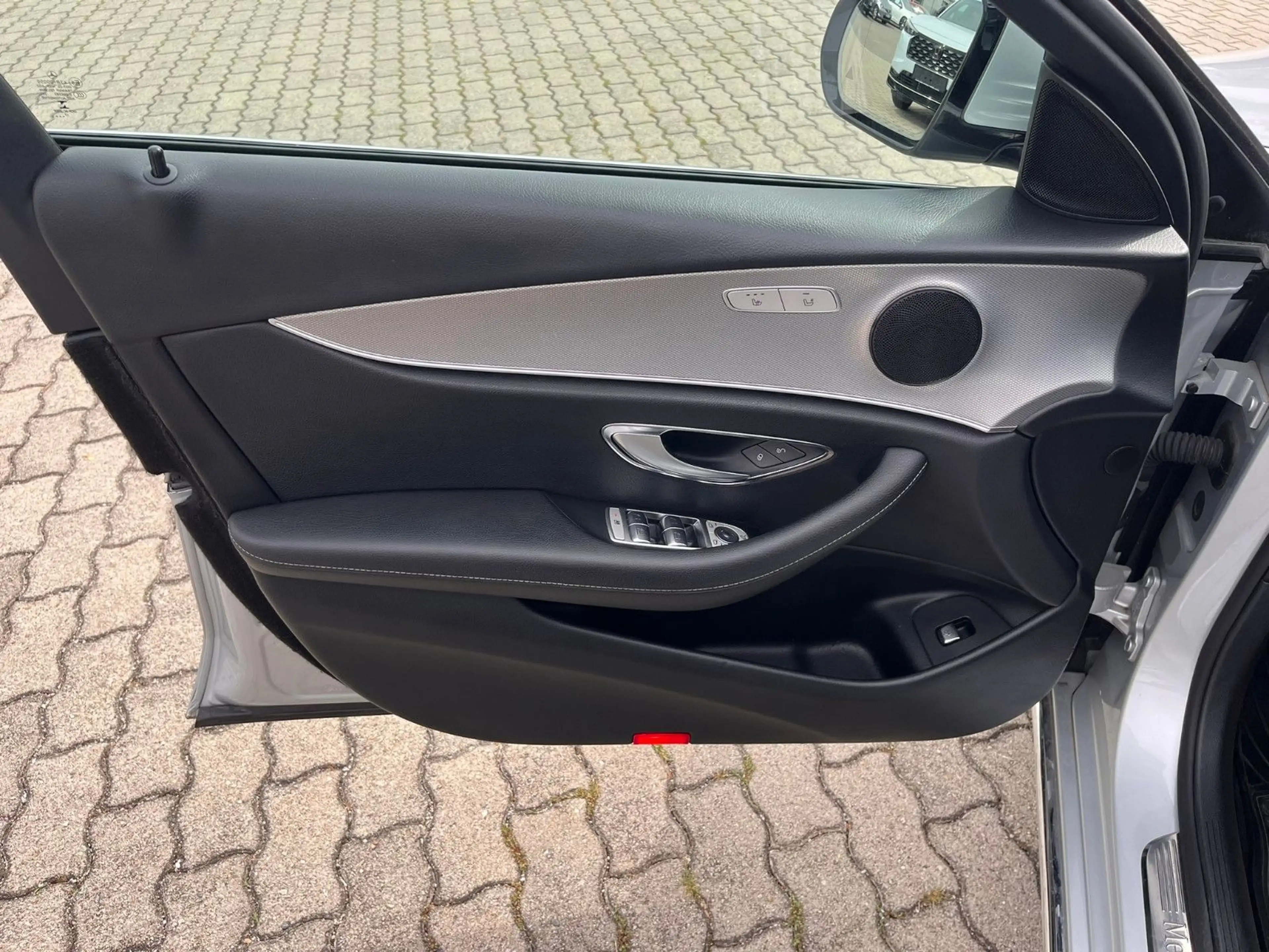 Mercedes-Benz E 220 E T-Modell E 220 d — photo 11