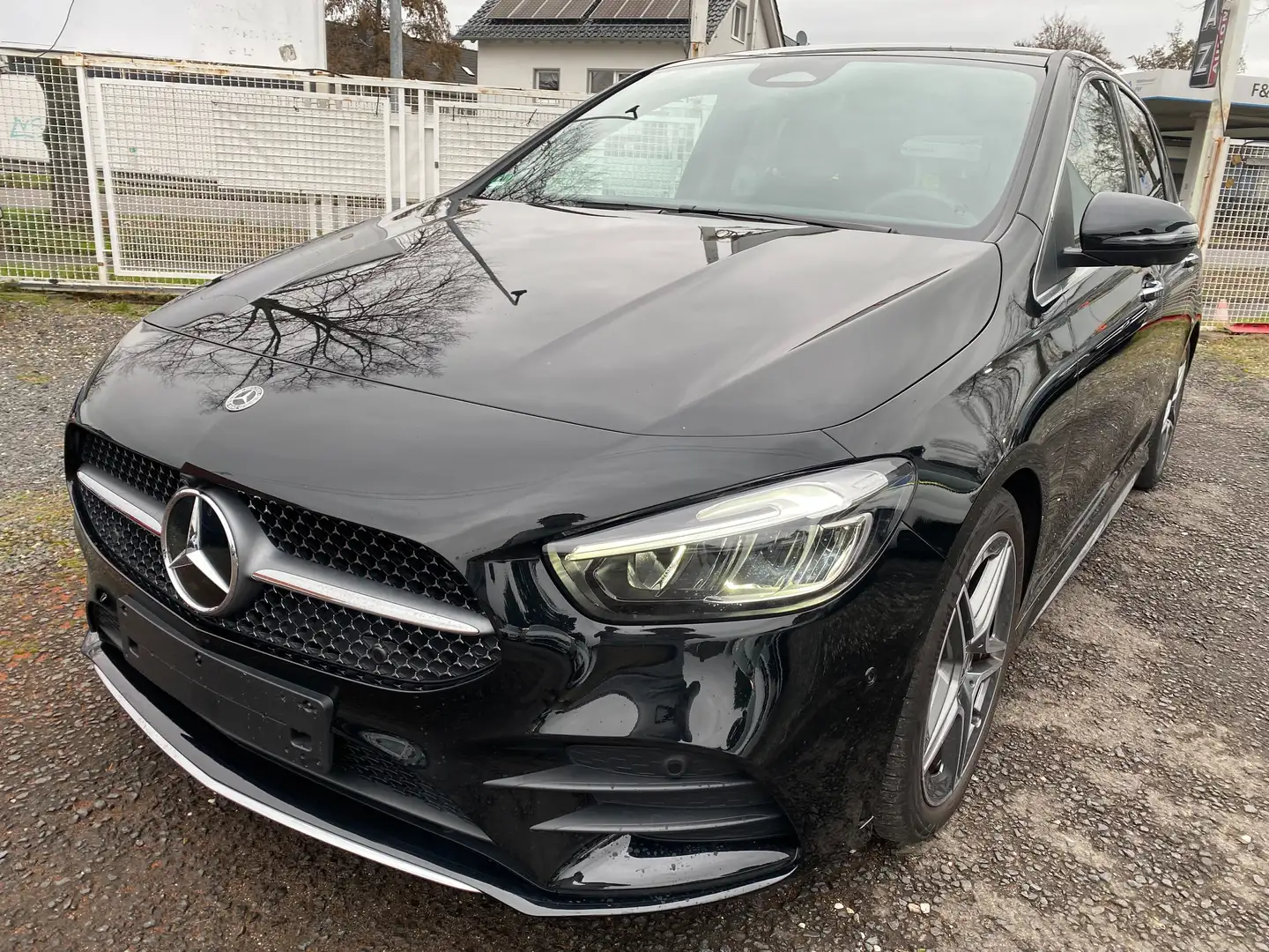 Mercedes-Benz B 200 AMG Line Nur 15000KM Schwarz - 1