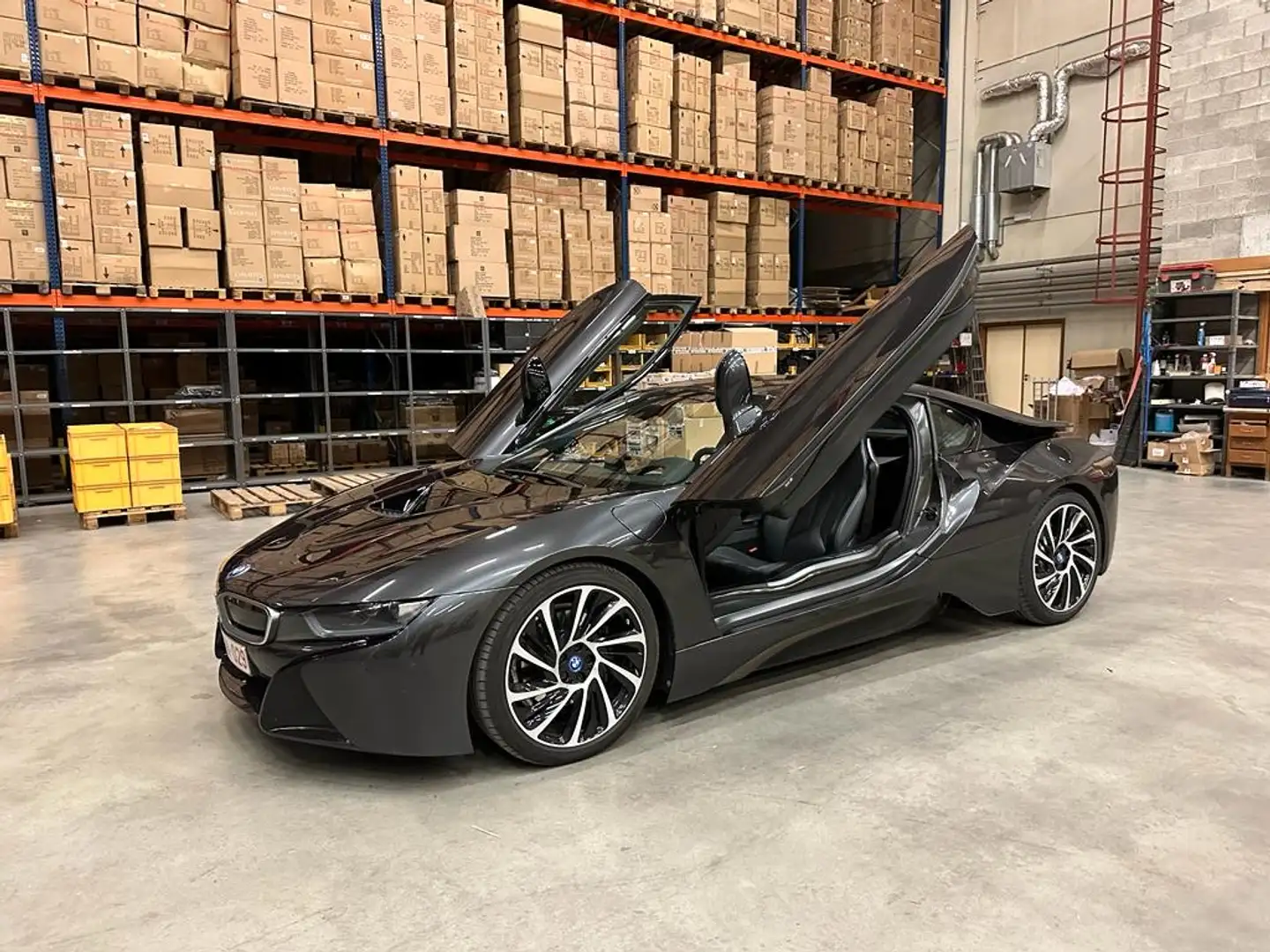 BMW i8 Full Option First Owner Impecable Condition! - 1