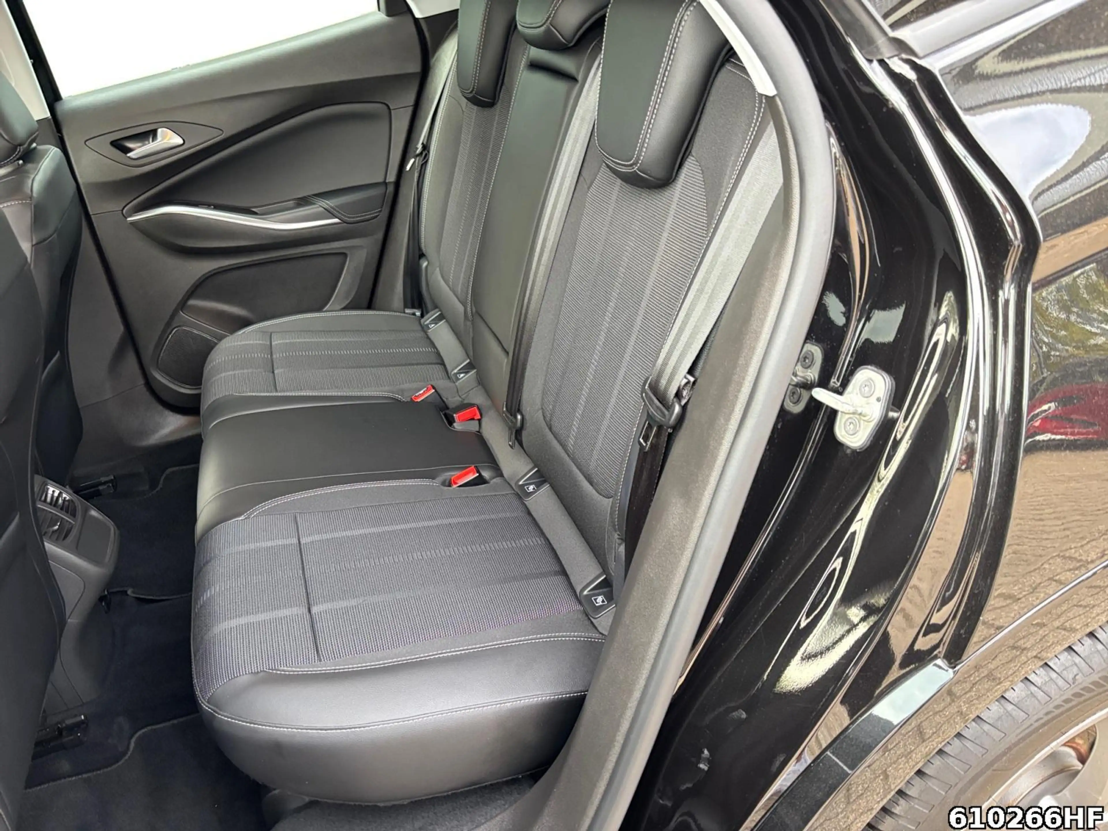 Opel Grandland (X) 1.2 Turbo GS Line (EURO 6e) — photo 12