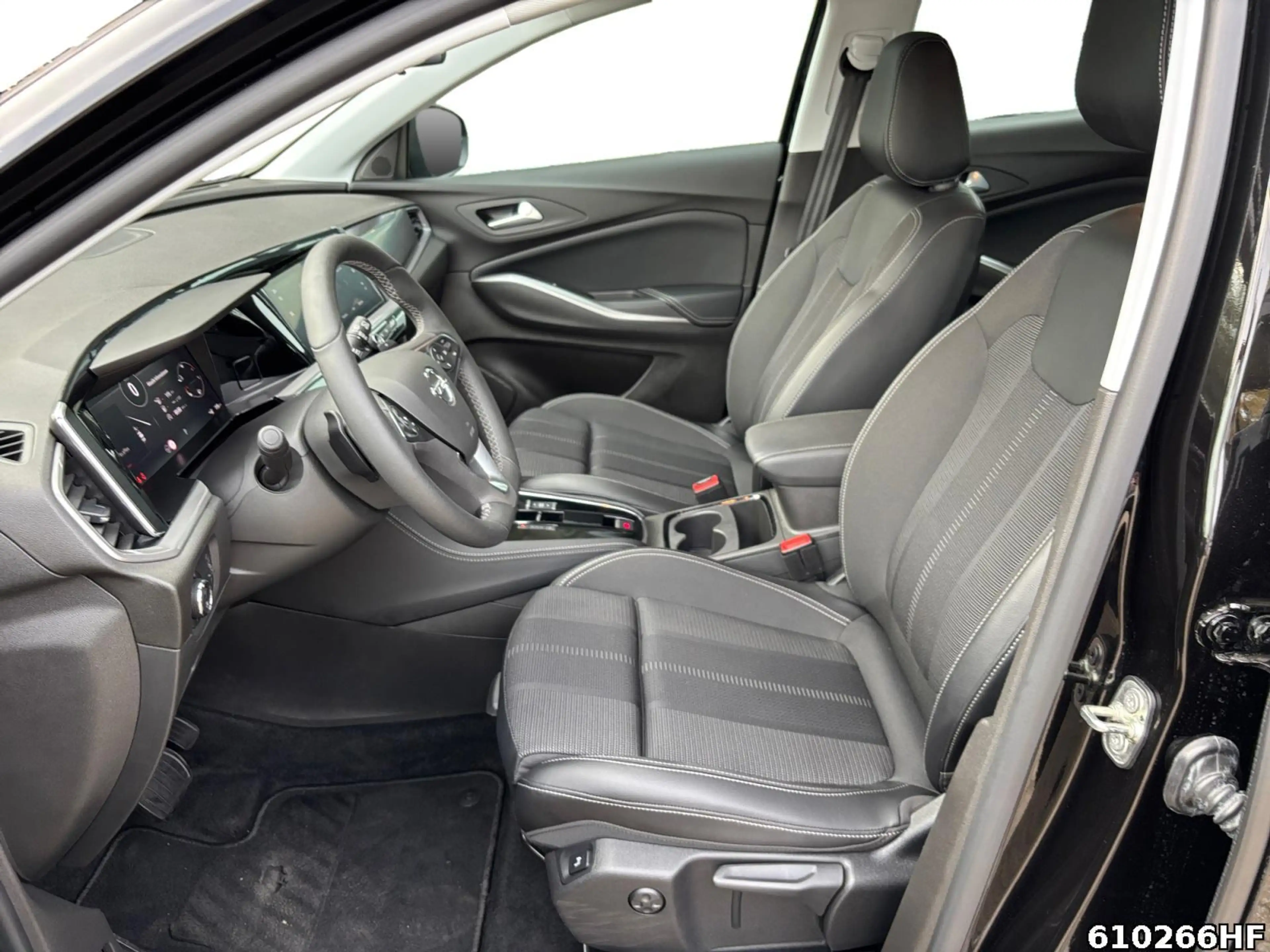 Opel Grandland (X) 1.2 Turbo GS Line (EURO 6e) — photo 11