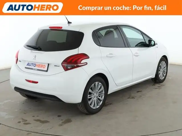 Peugeot 208 view 6