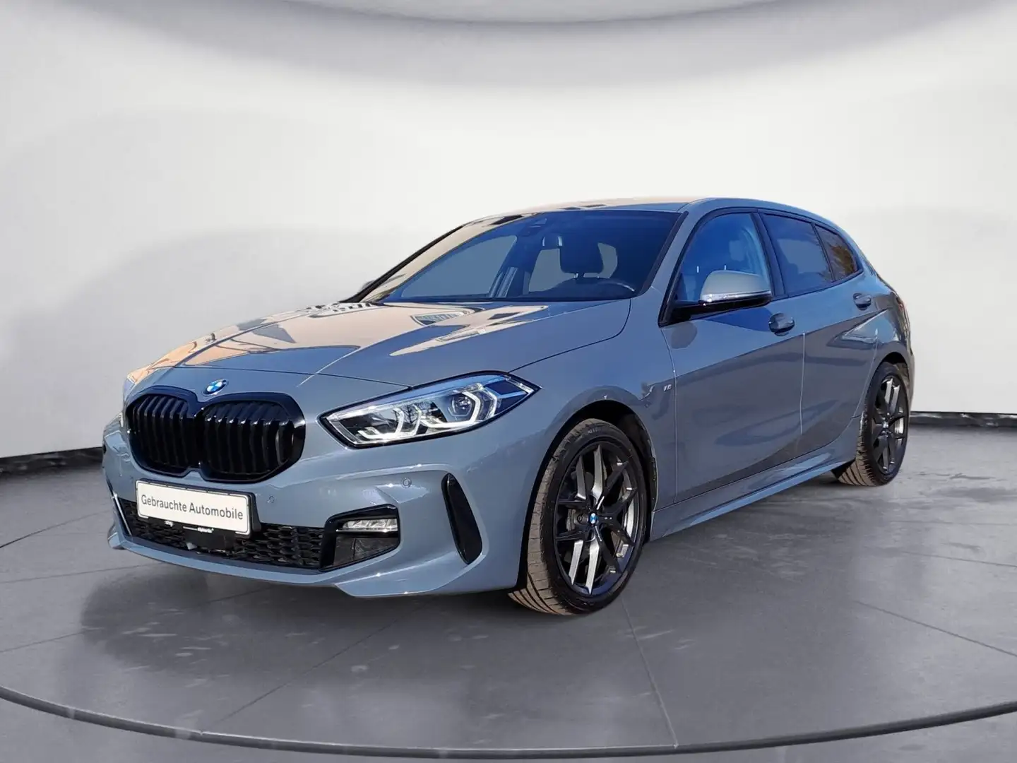 BMW 118 iA Limousine M Sport Navi Prof. LED Sportsitz Grijs - 2
