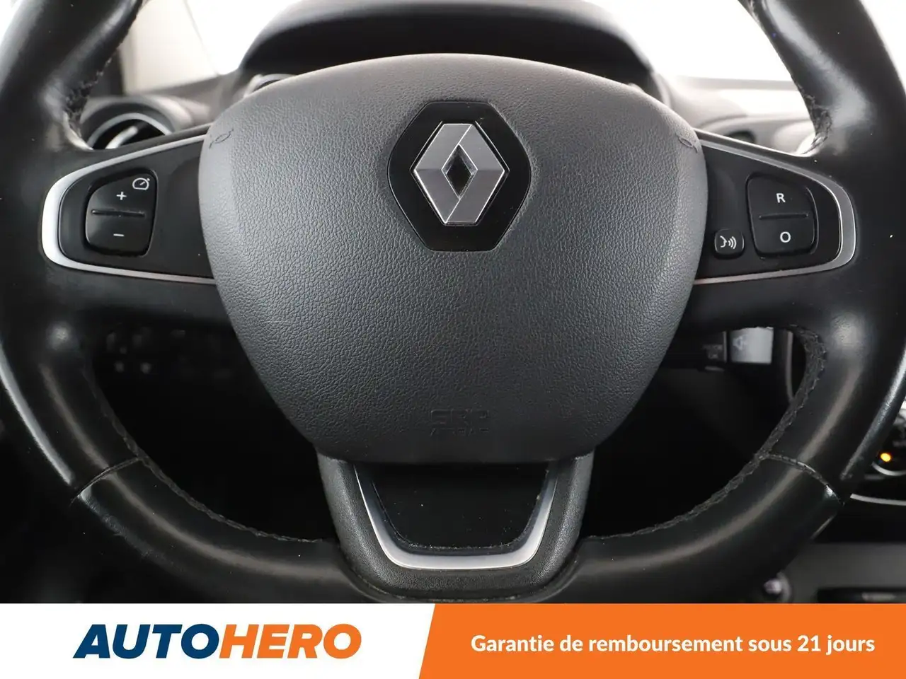 Renault Captur — photo 19