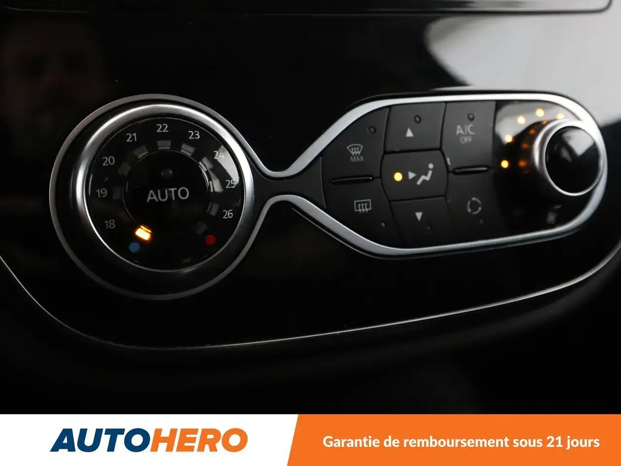 Renault Captur — photo 23