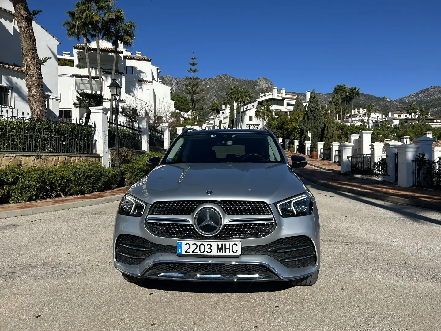 Mercedes-Benz 350 GLE 300d 4Matic Aut. Silber - 1