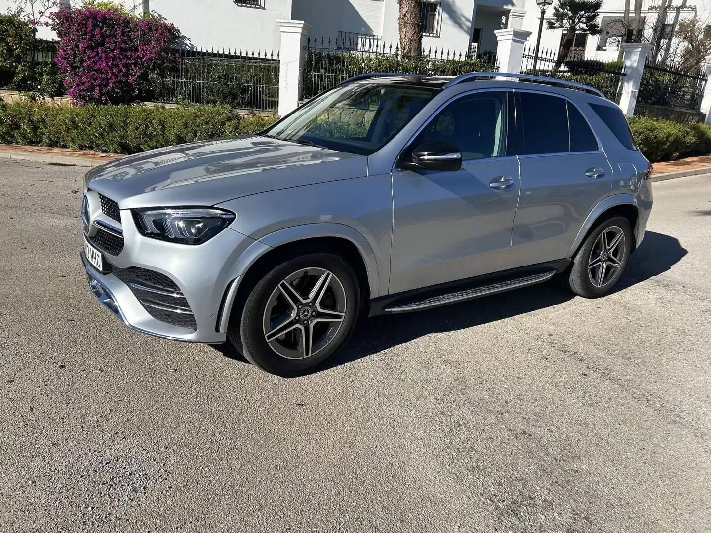 Mercedes-Benz 350 GLE 300d 4Matic Aut. Silber - 2