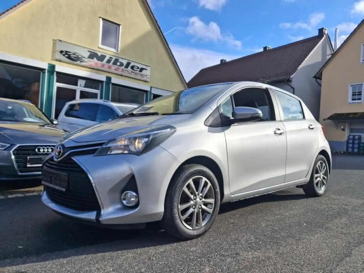 Toyota Yaris 1.33 Comfort KAMERA+KLIMA+BLUETOOTH Silber - 1
