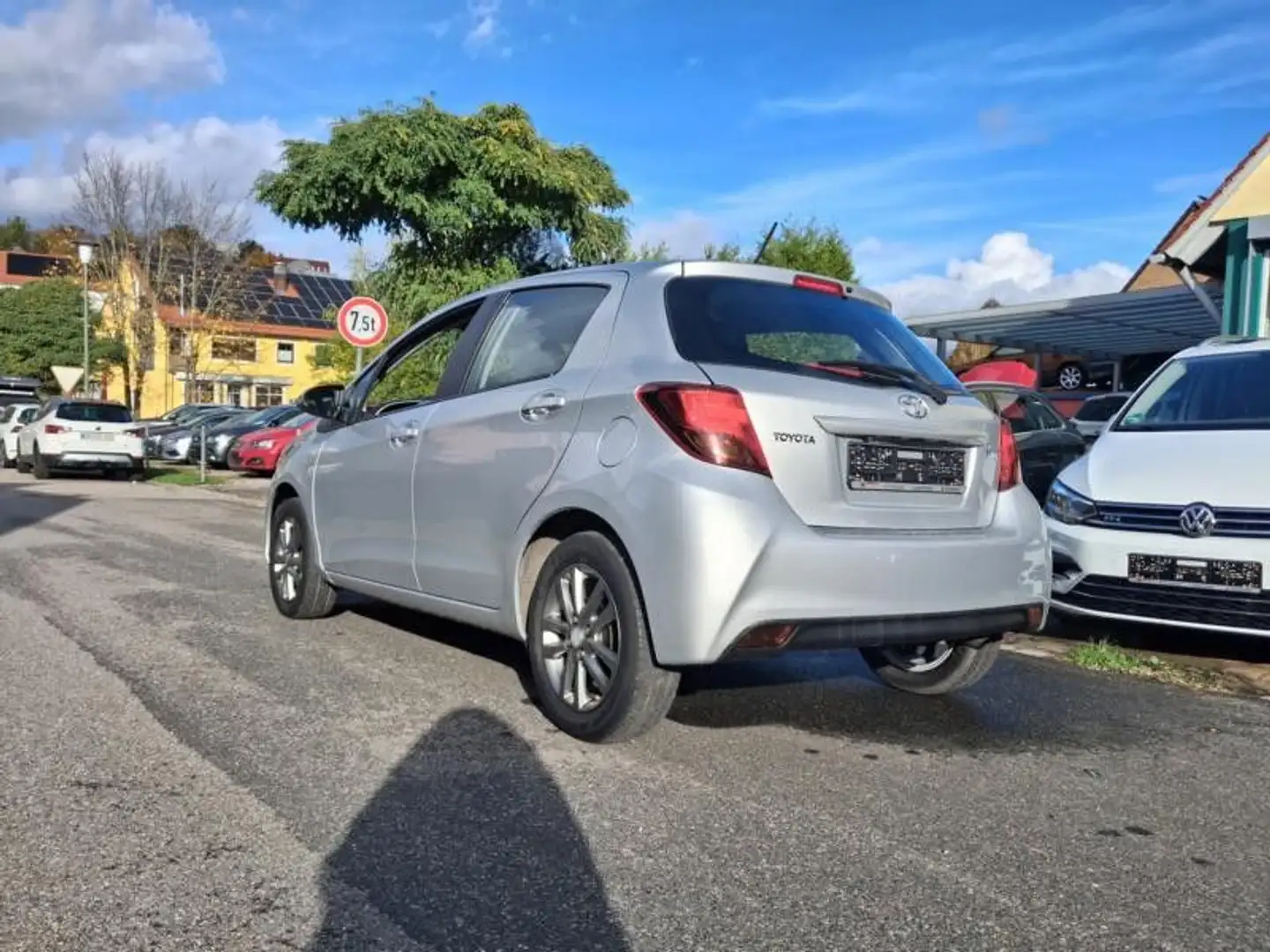 Toyota Yaris 1.33 Comfort KAMERA+KLIMA+BLUETOOTH Silber - 2