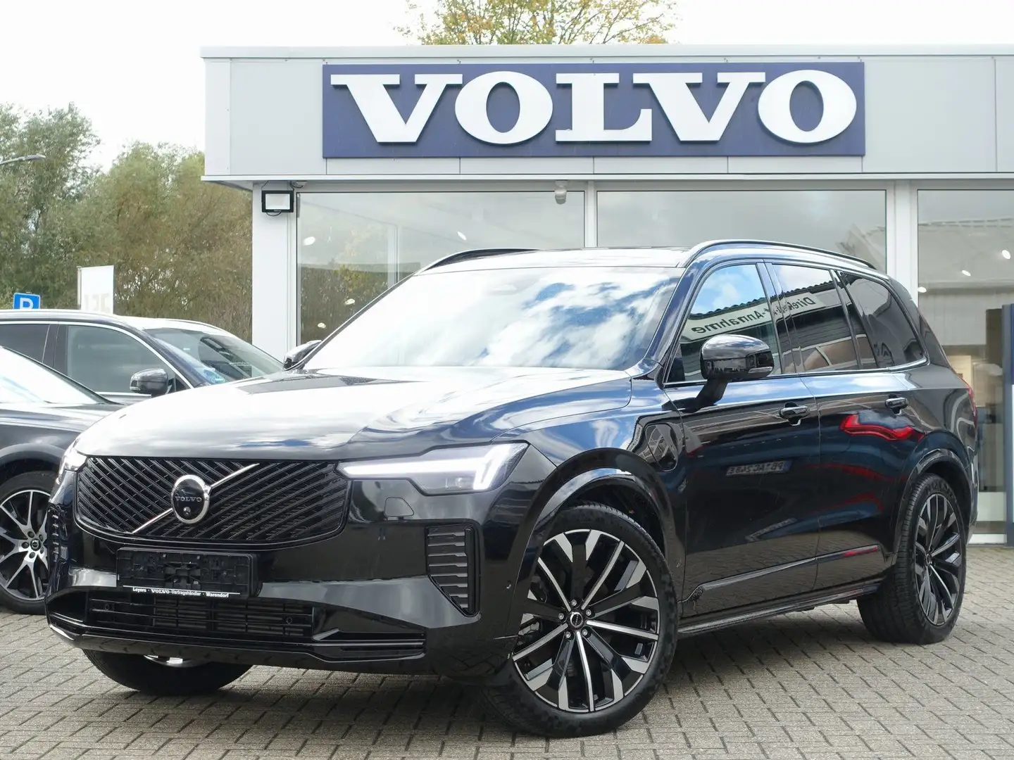 Volvo XC90 Plus Dark T8 AWD Plug-in/LUFT/PANO/360° Schwarz - 1