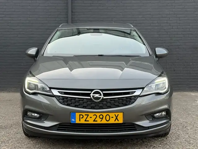 Opel Astra view 3
