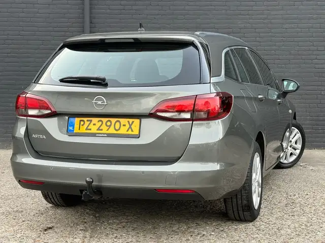 Opel Astra view 4
