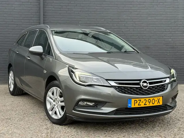 Opel Astra view 2