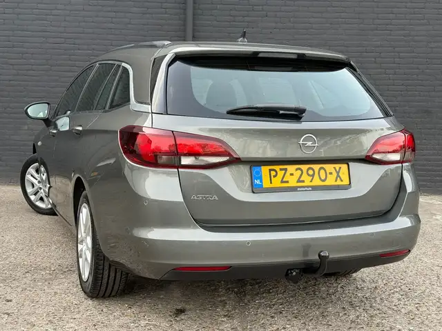 Opel Astra view 5